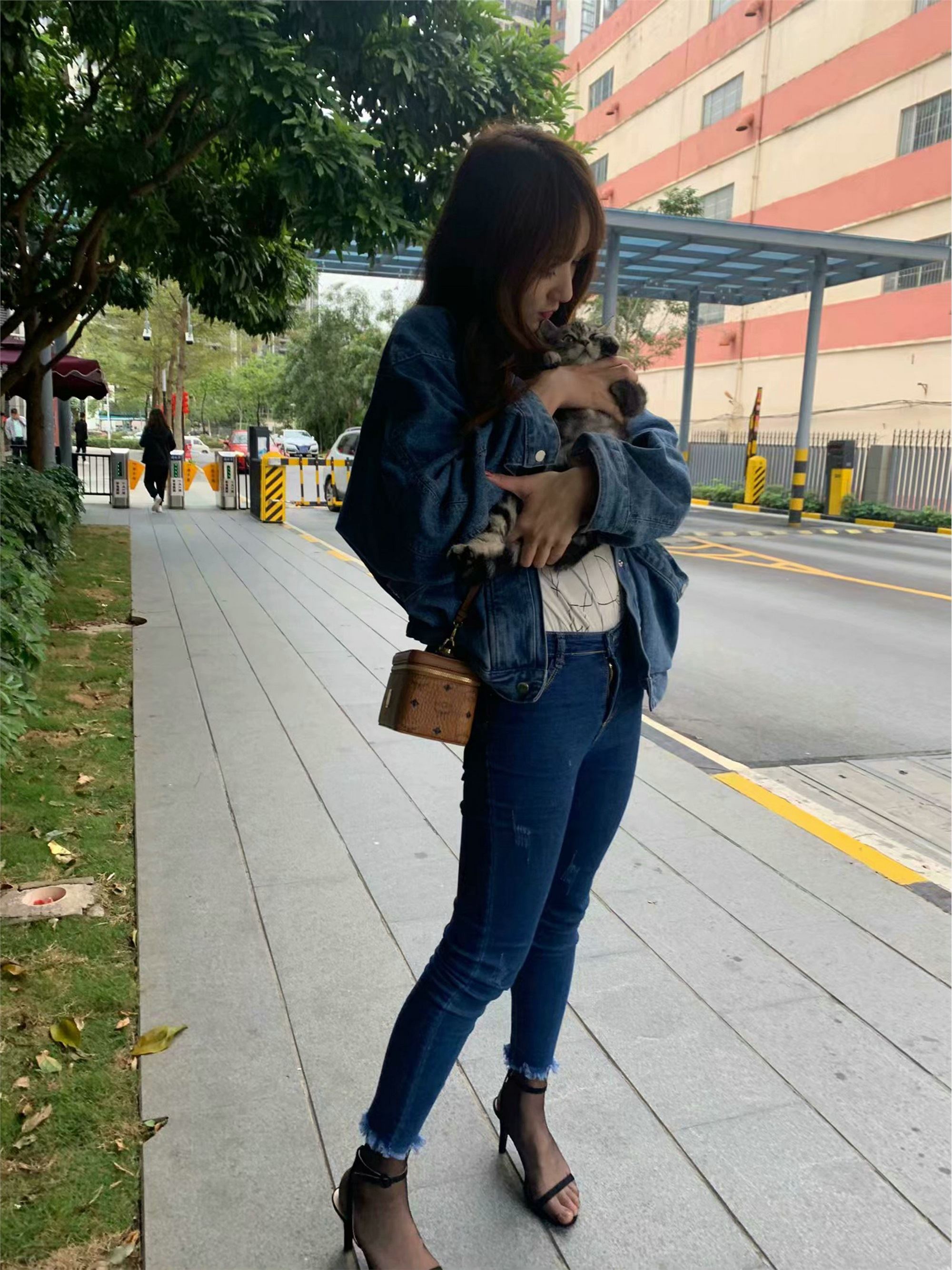 上大校花SI足美腿 气质优雅