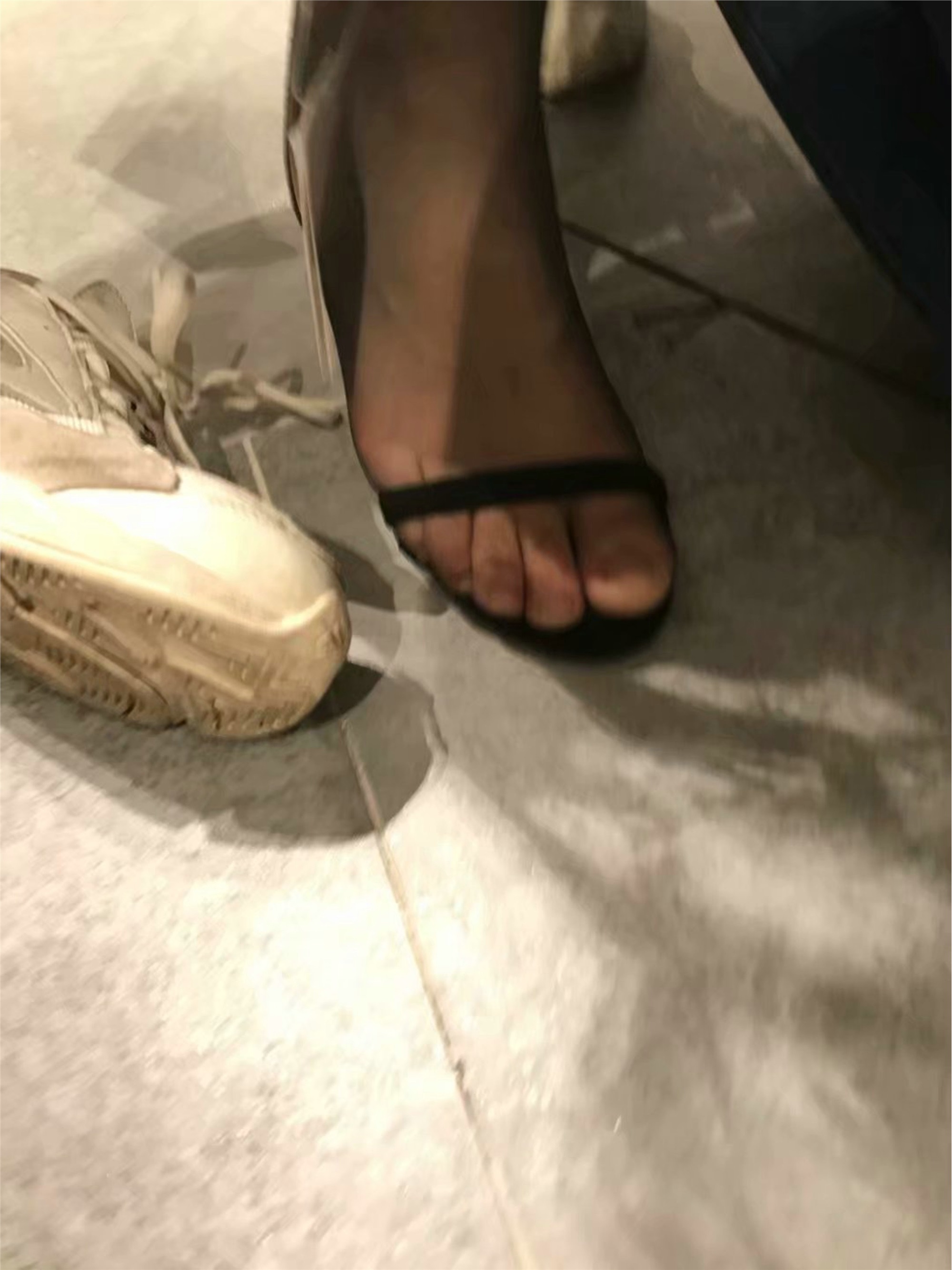 上大校花SI足美腿 气质优雅