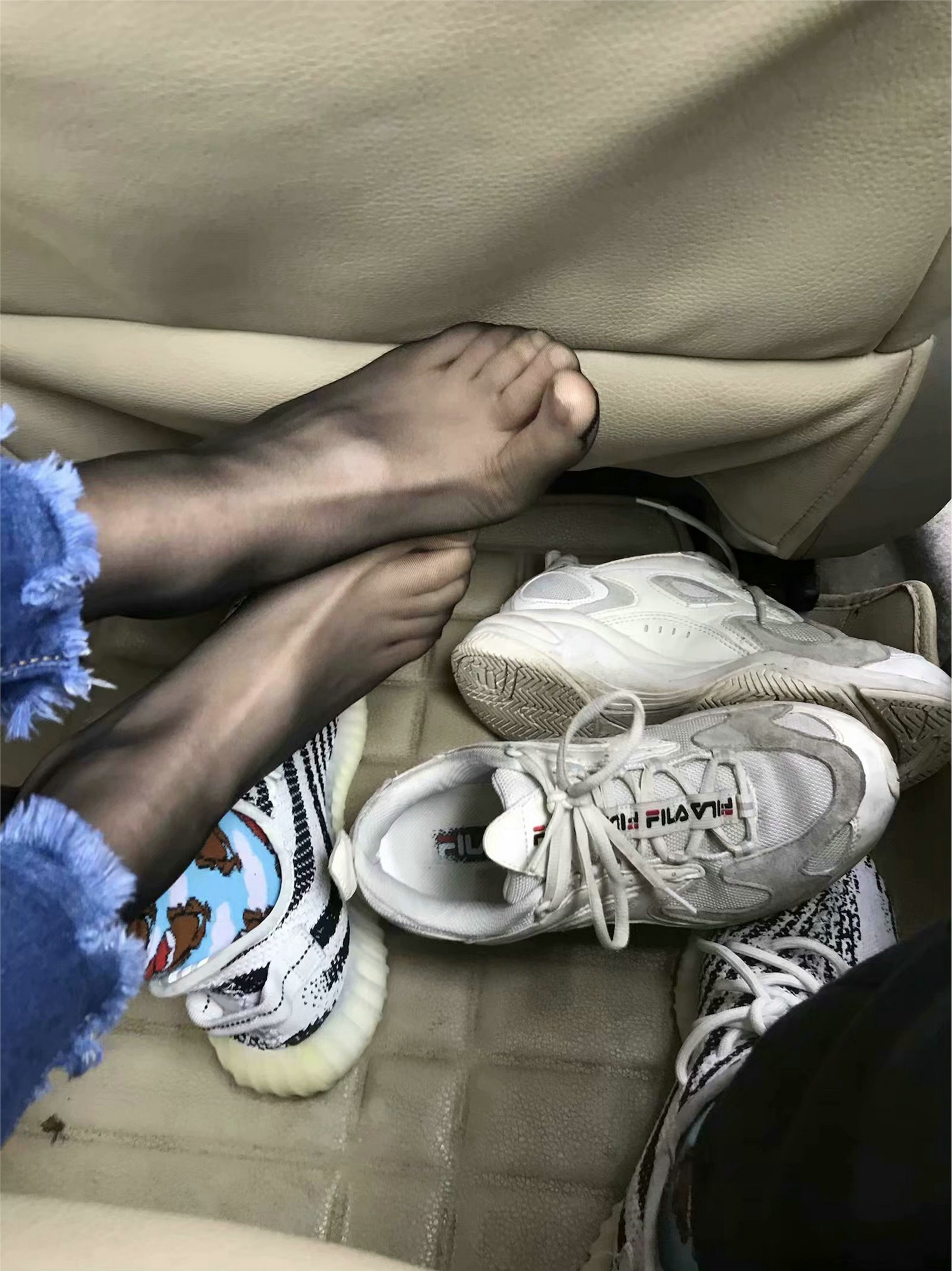 上大校花SI足美腿 气质优雅