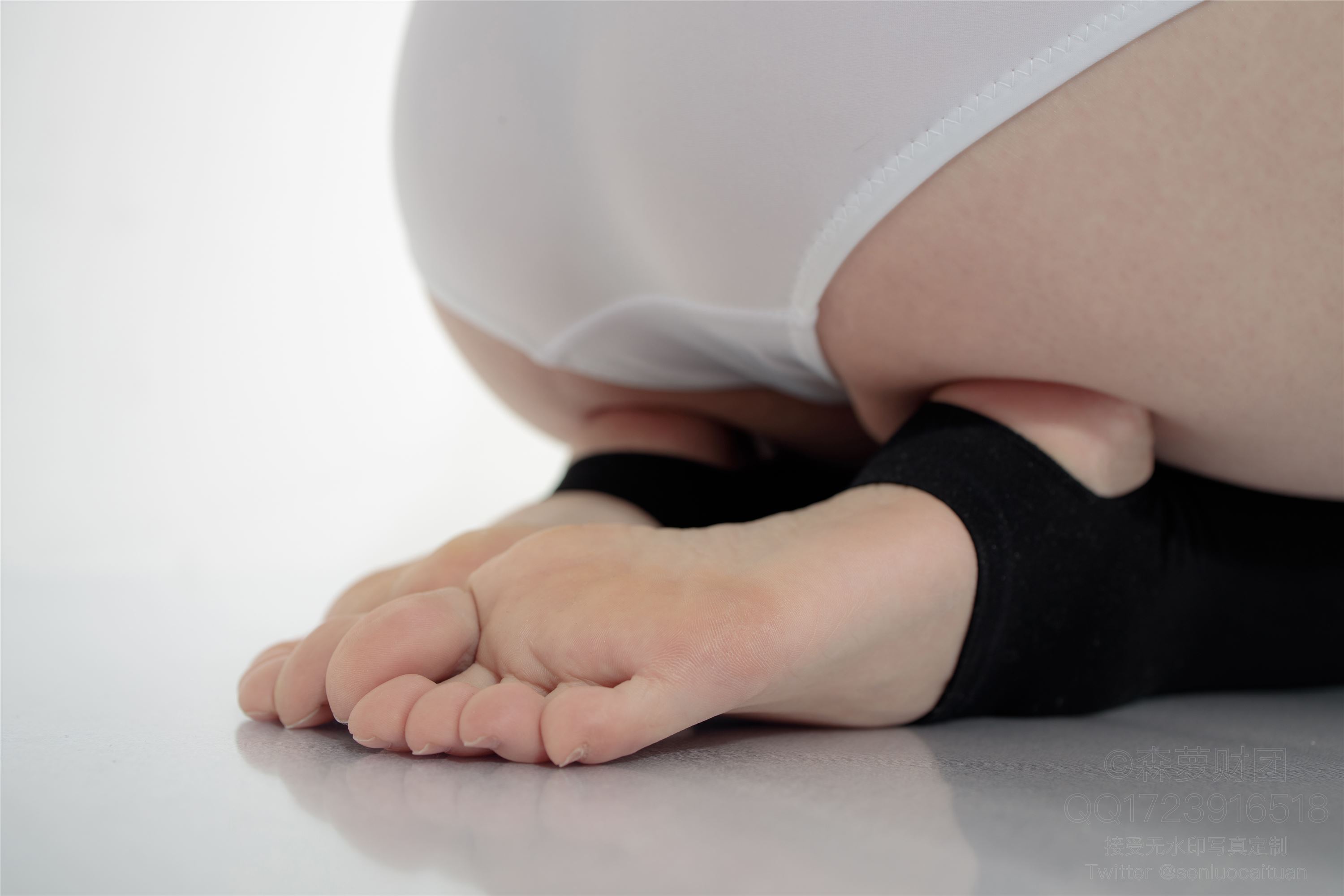 森萝财团萝莉丝足写真 X-058