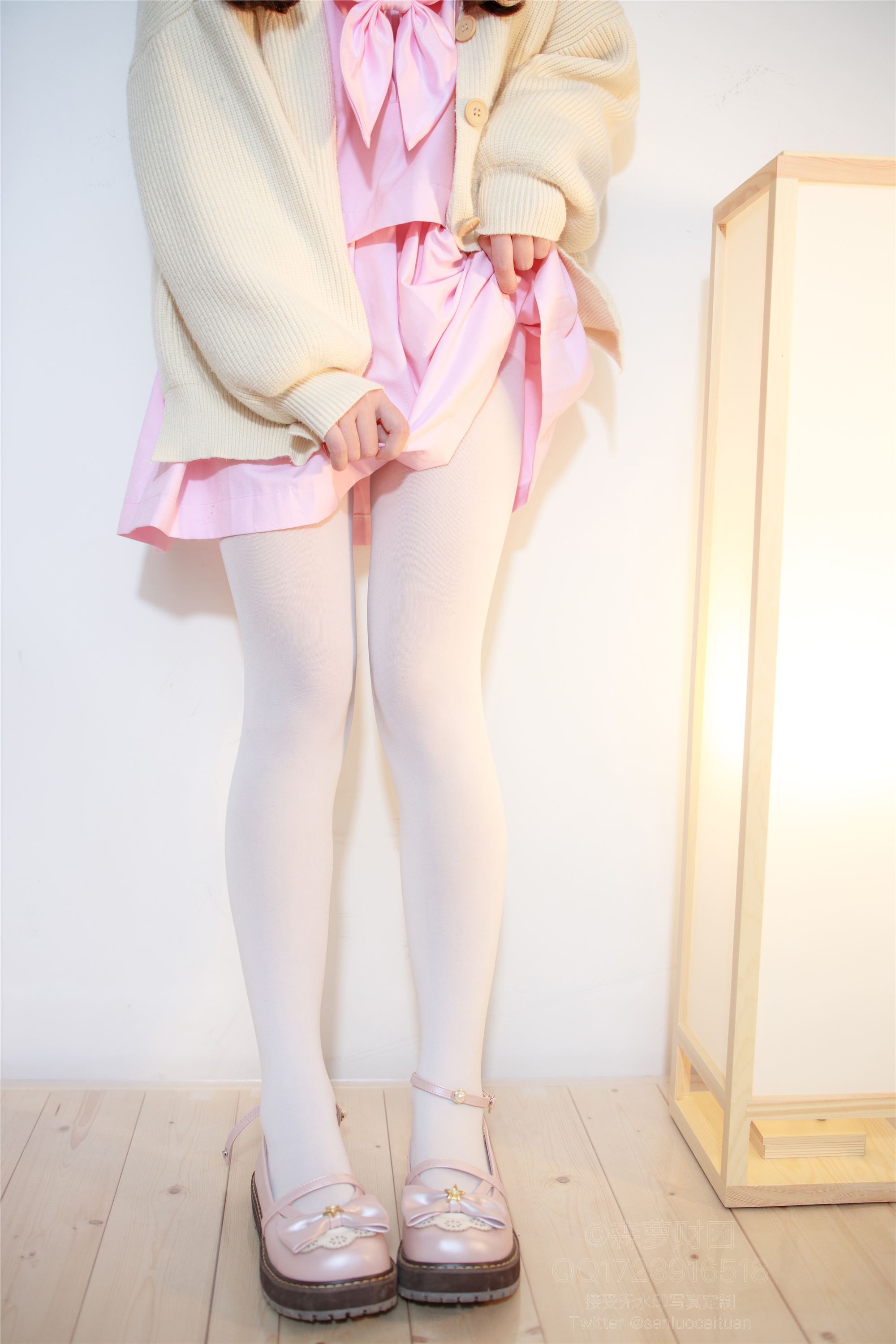 森萝财团萝莉丝足写真 X-059