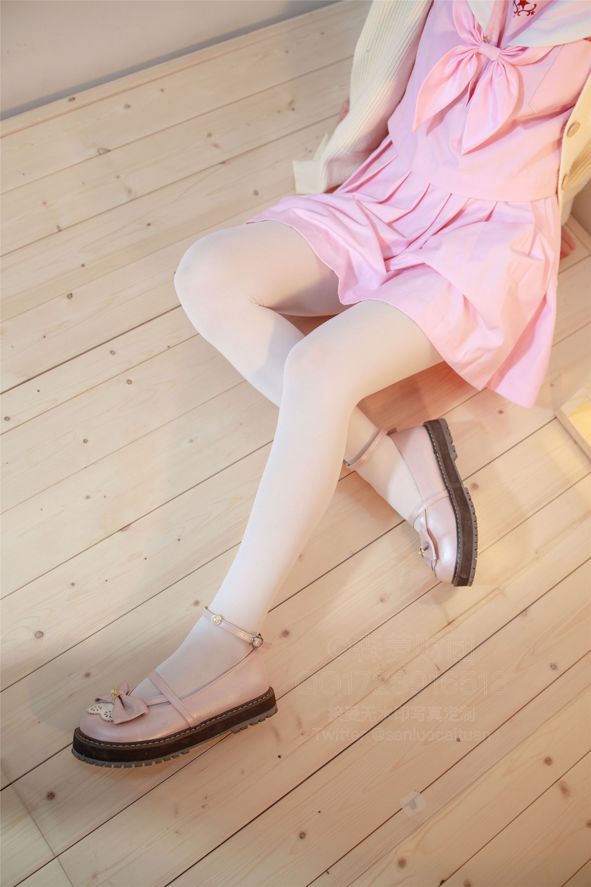 森萝财团萝莉丝足写真 X-059