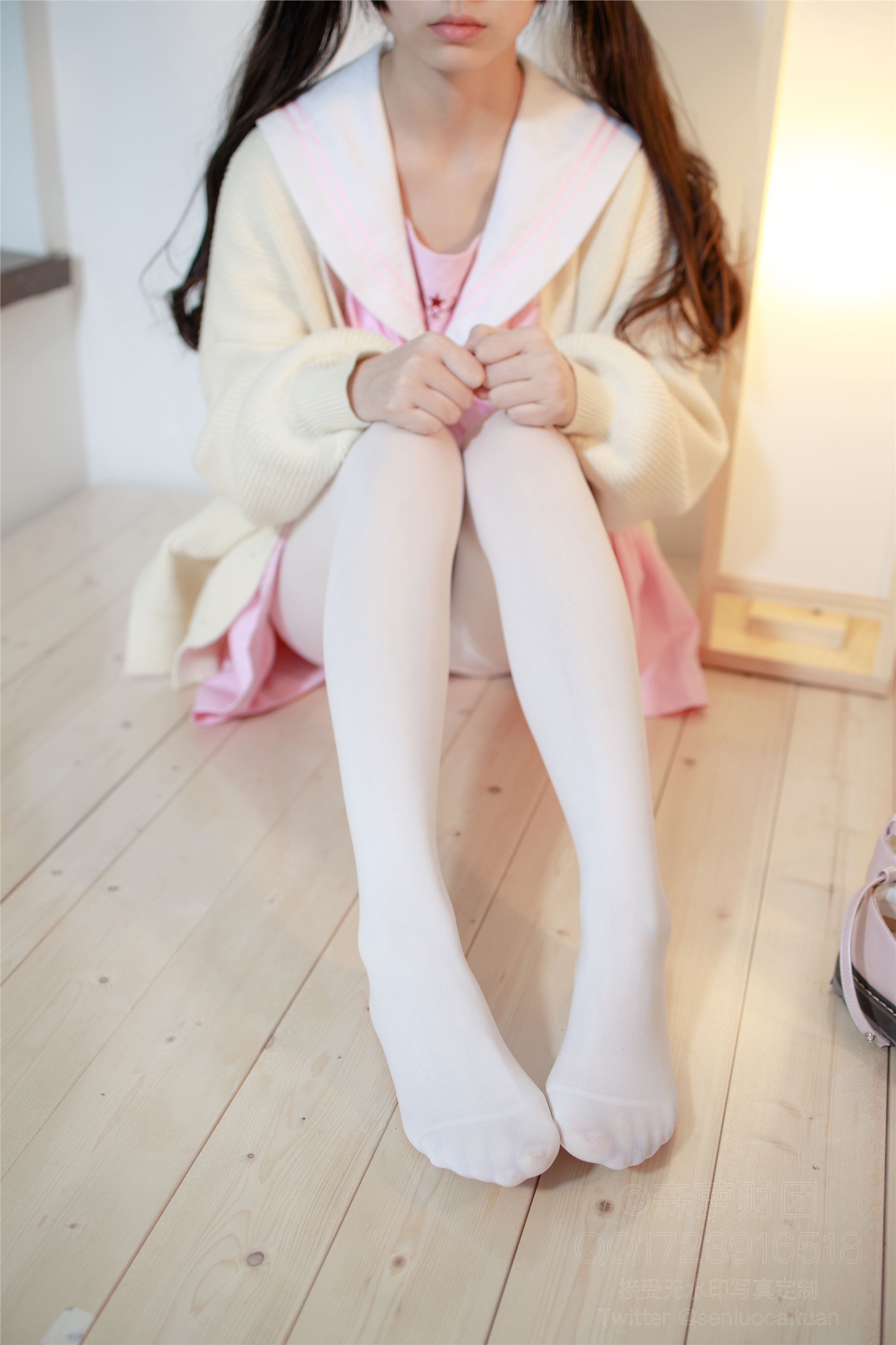 森萝财团萝莉丝足写真 X-059