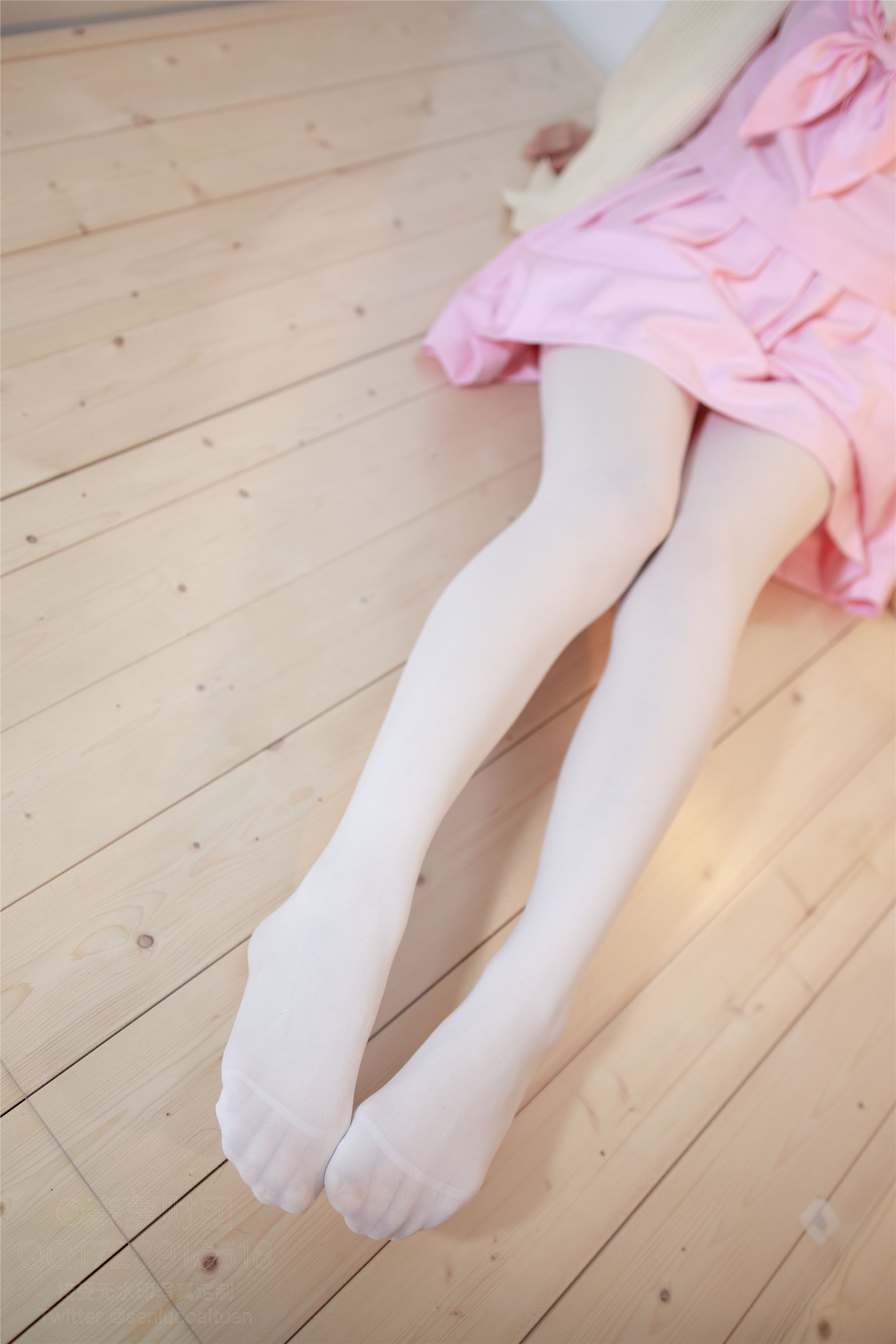 森萝财团萝莉丝足写真 X-059