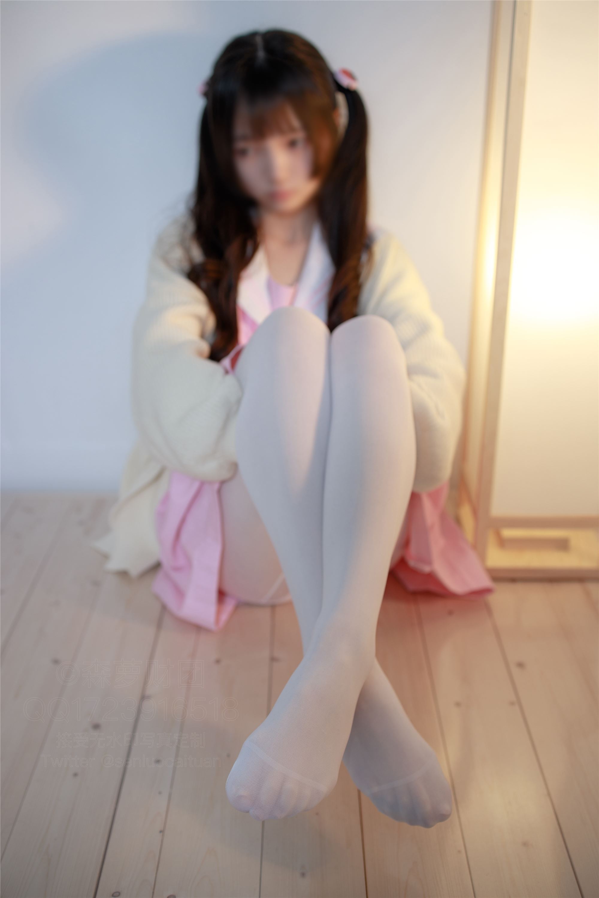 森萝财团萝莉丝足写真 X-059