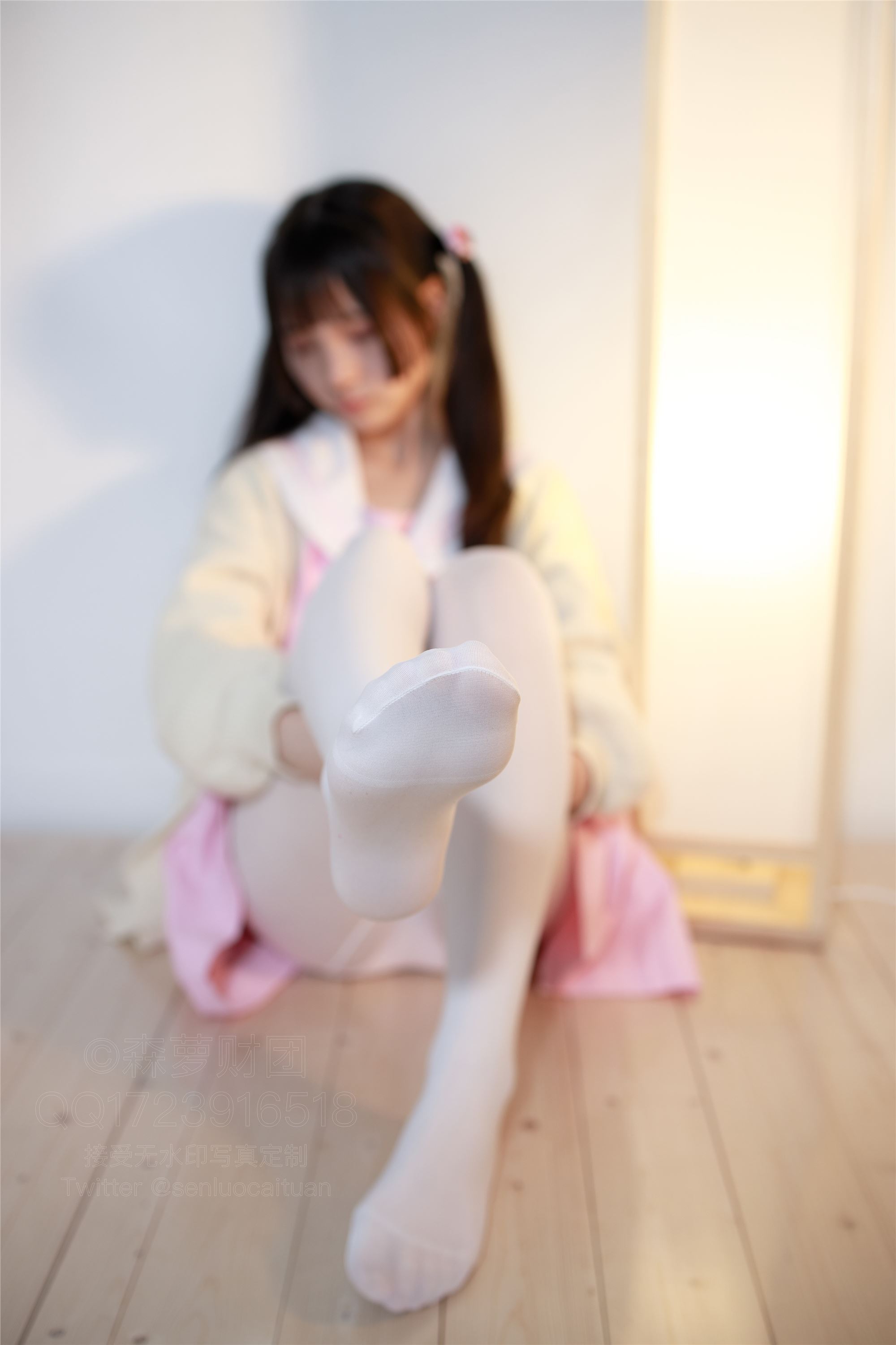 森萝财团萝莉丝足写真 X-059