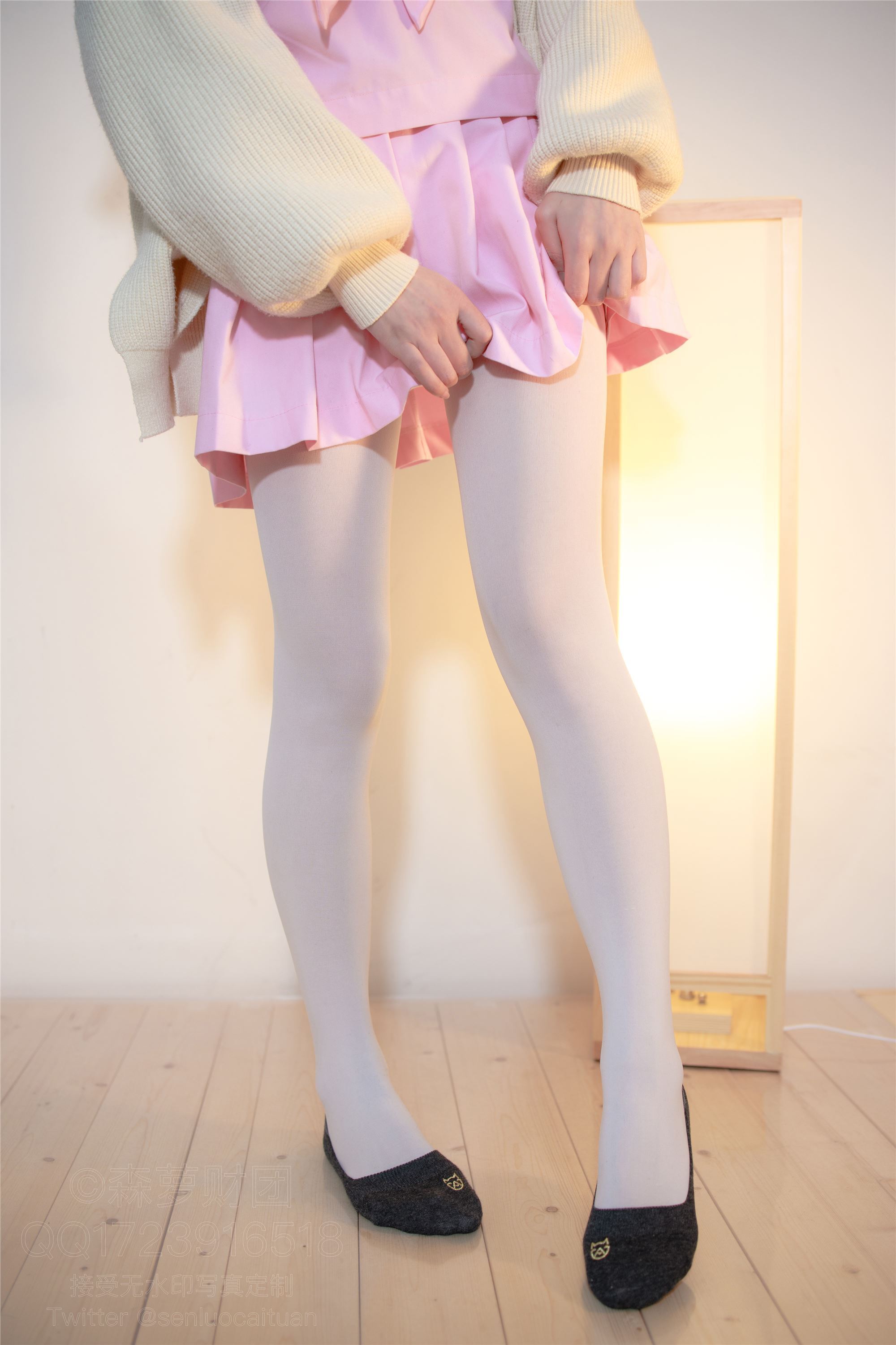 森萝财团萝莉丝足写真 X-059