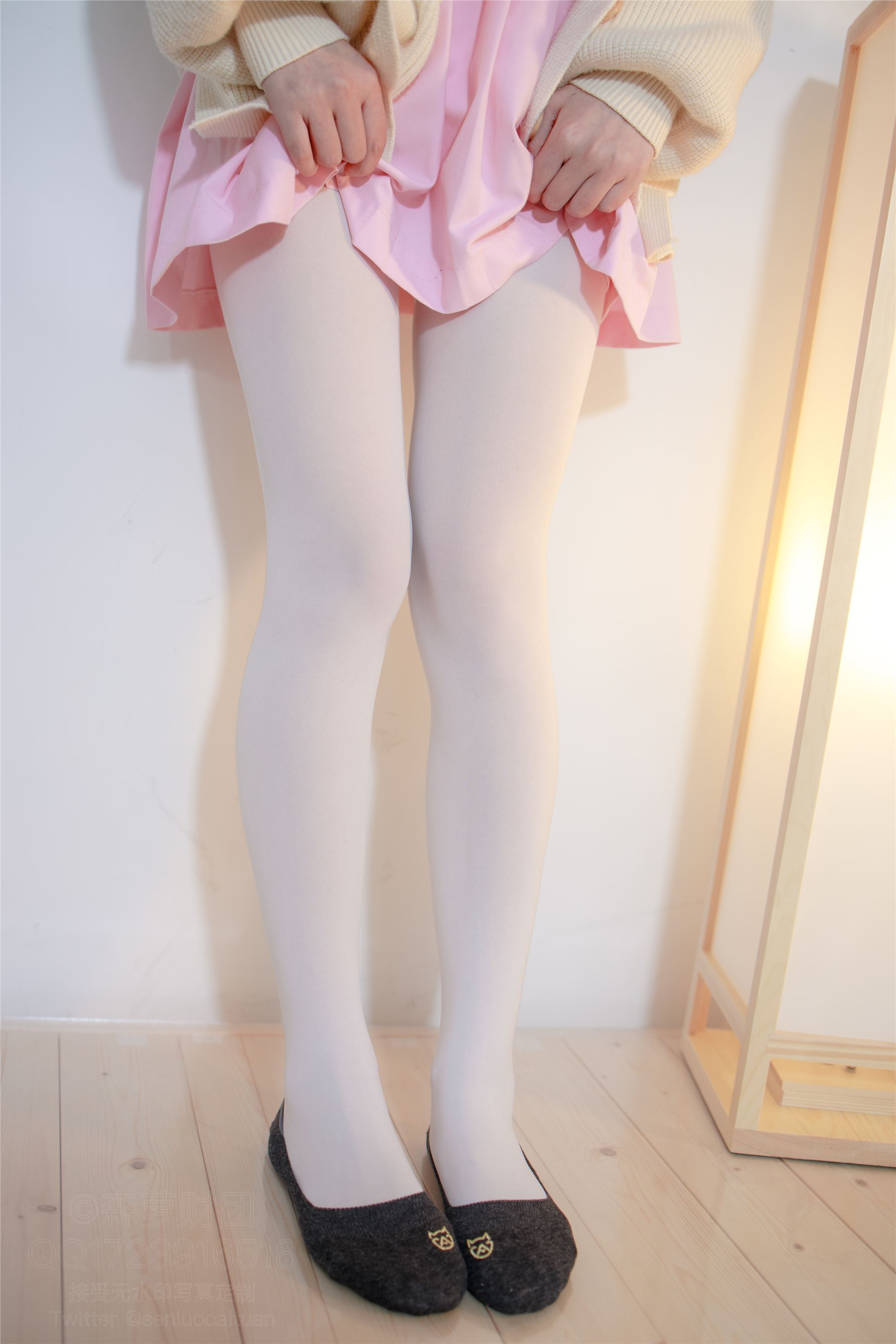 森萝财团萝莉丝足写真 X-059