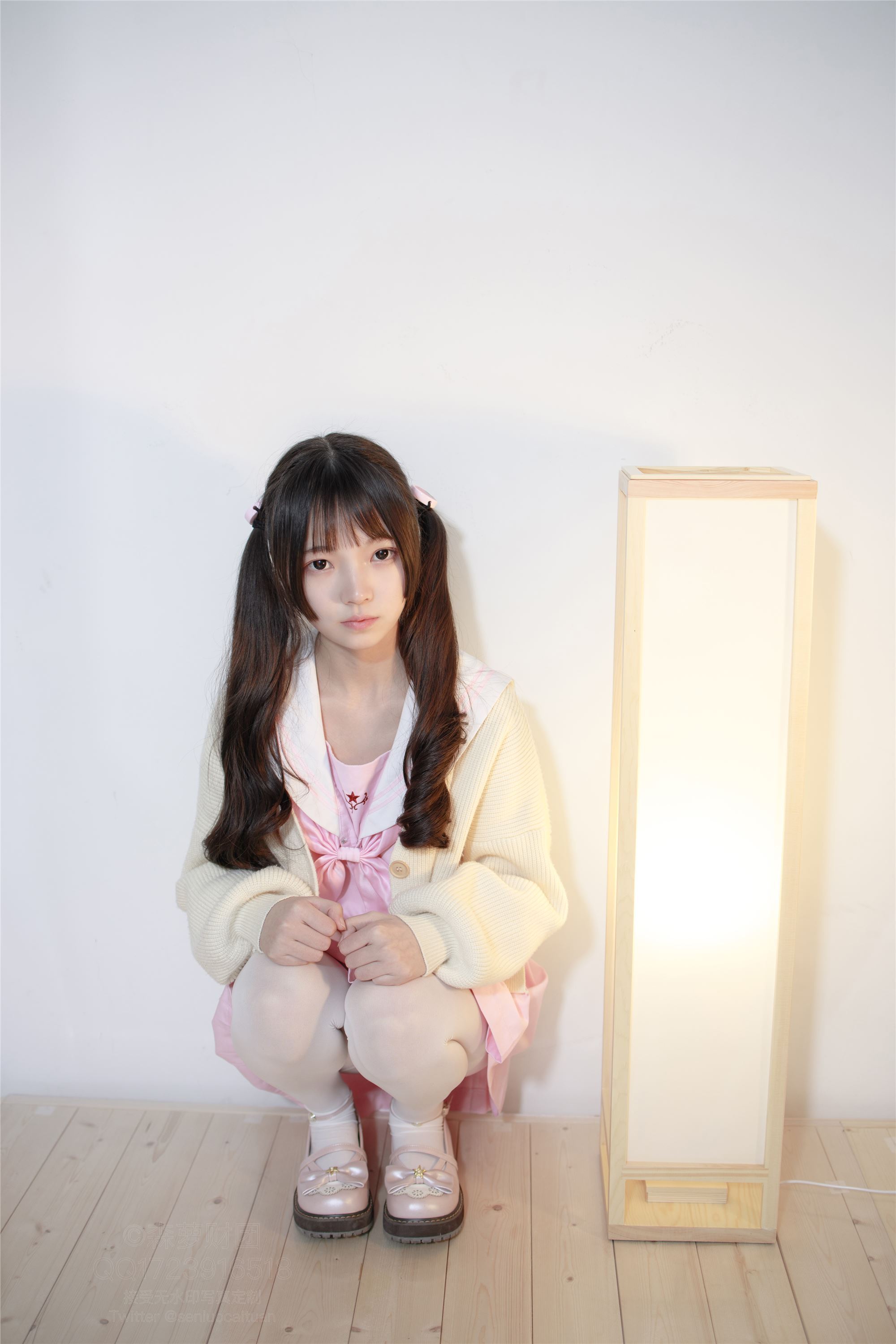 森萝财团萝莉丝足写真 X-059