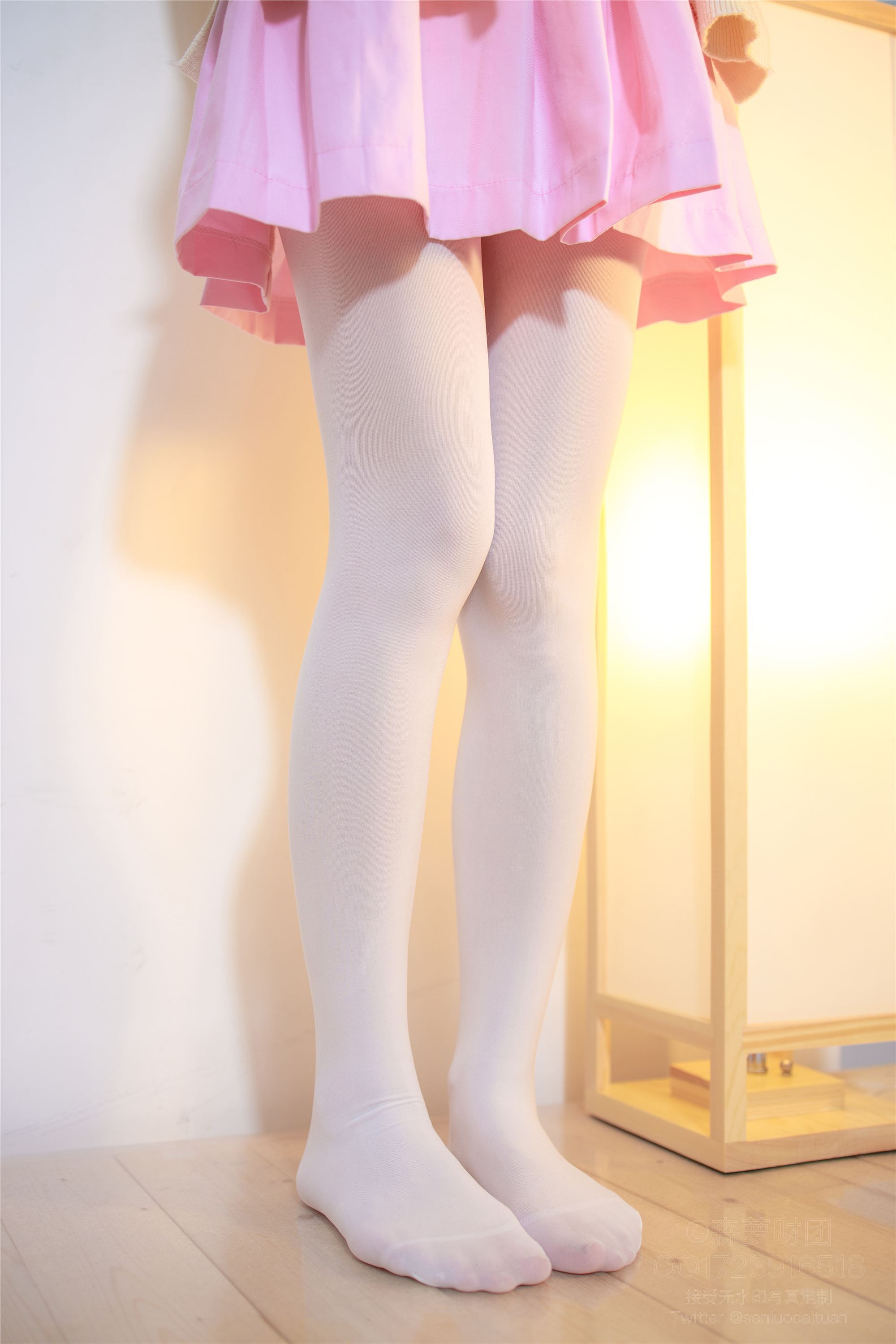 森萝财团萝莉丝足写真 X-059