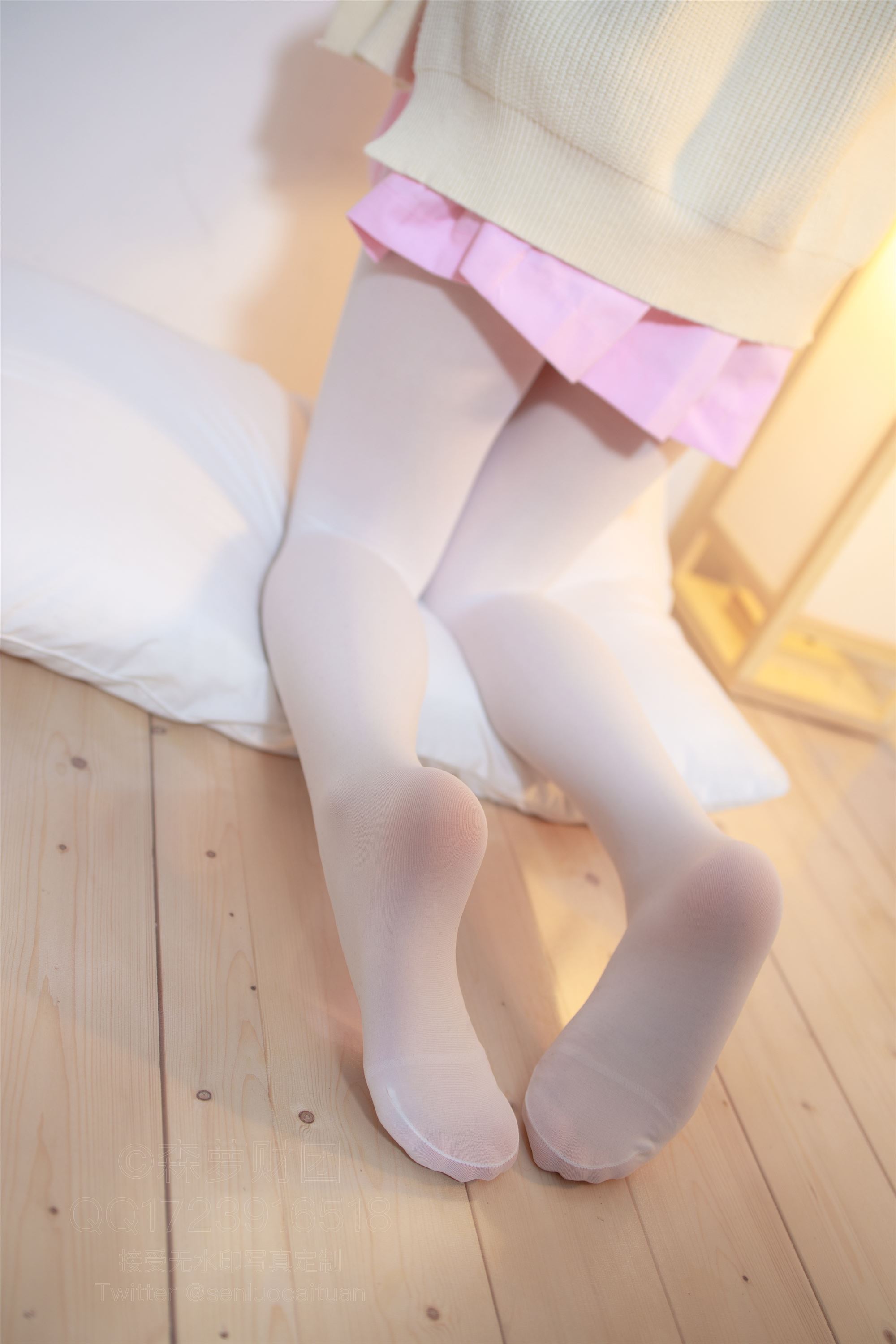 森萝财团萝莉丝足写真 X-059