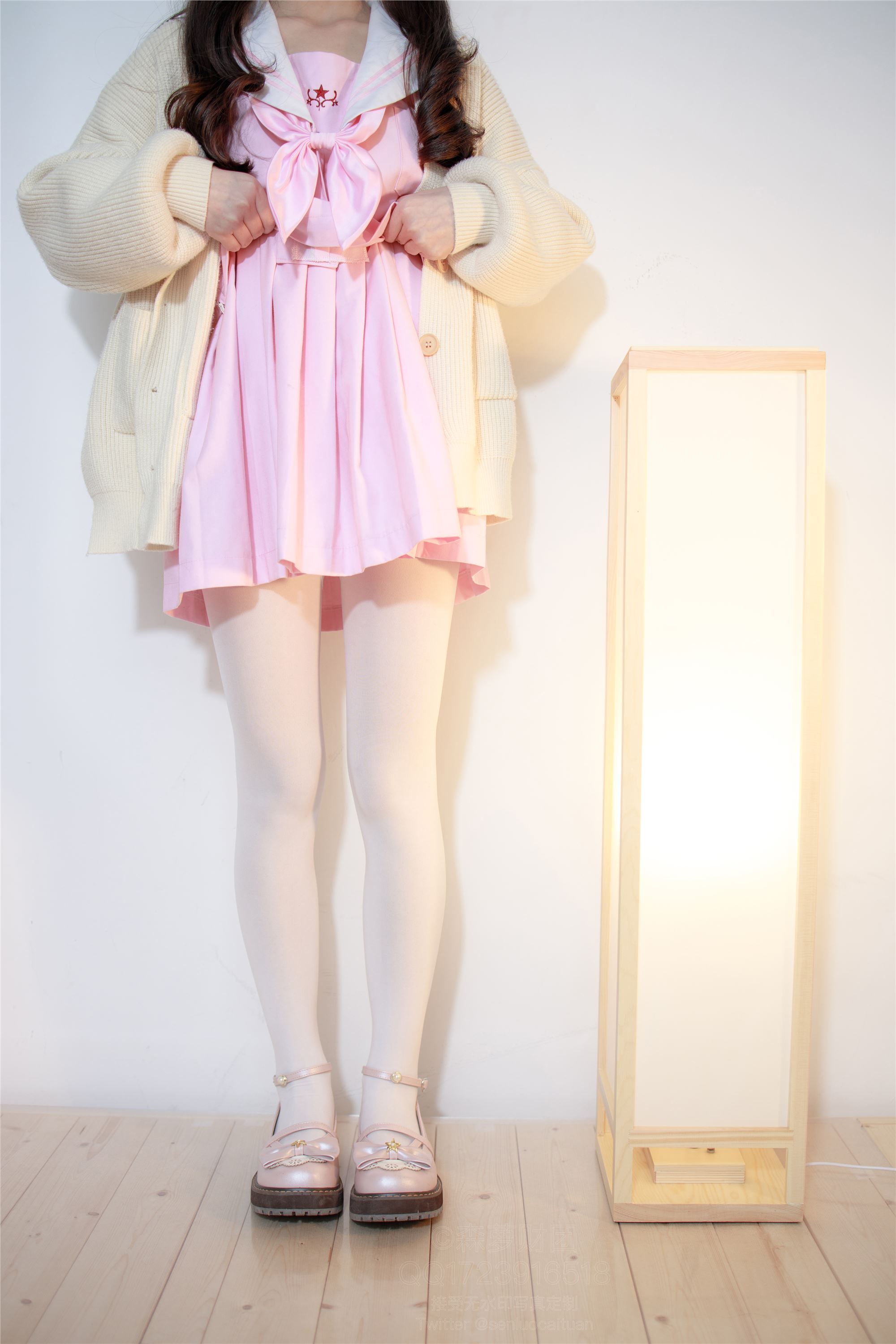 森萝财团萝莉丝足写真 X-059