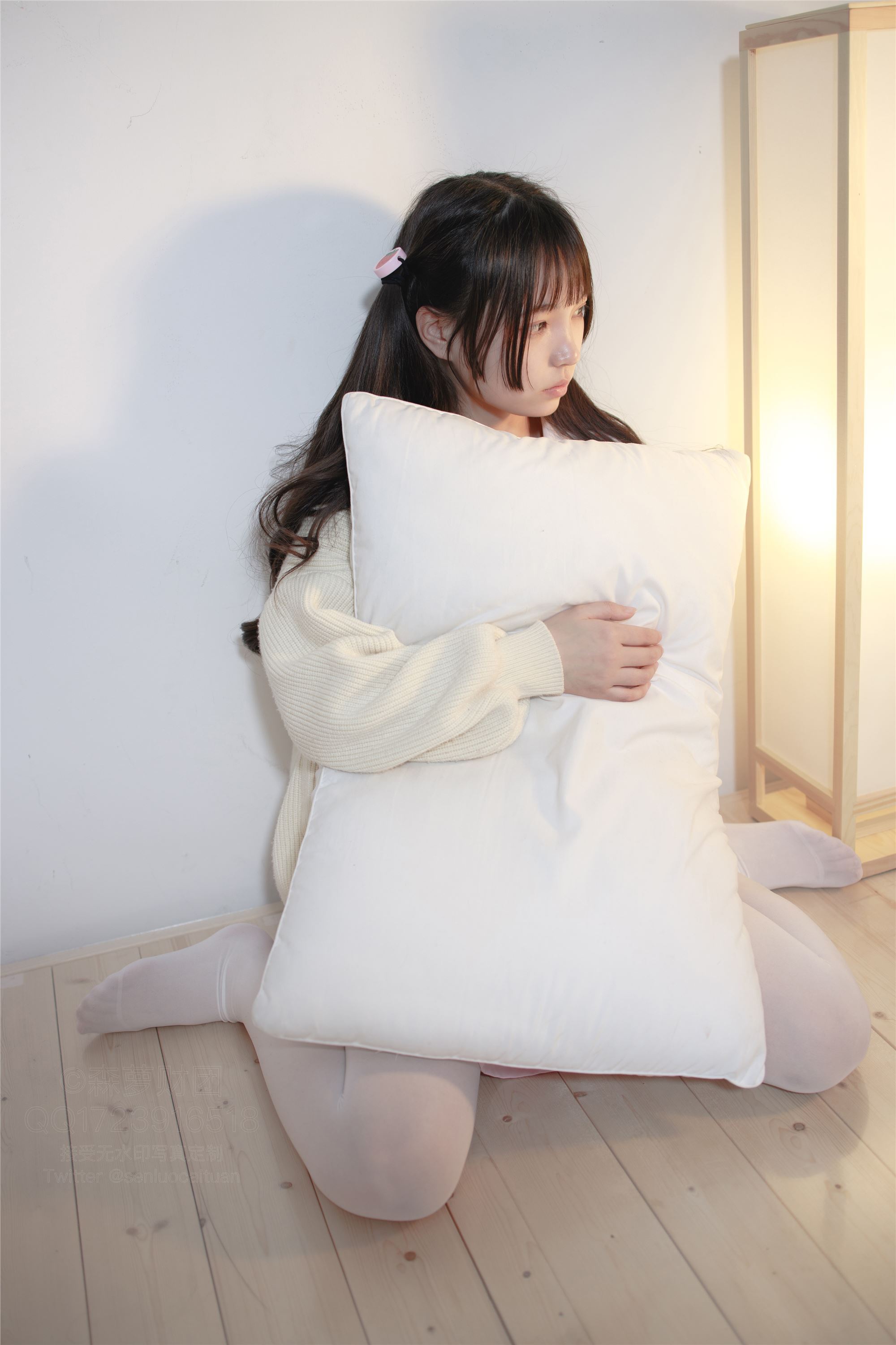 森萝财团萝莉丝足写真 X-059