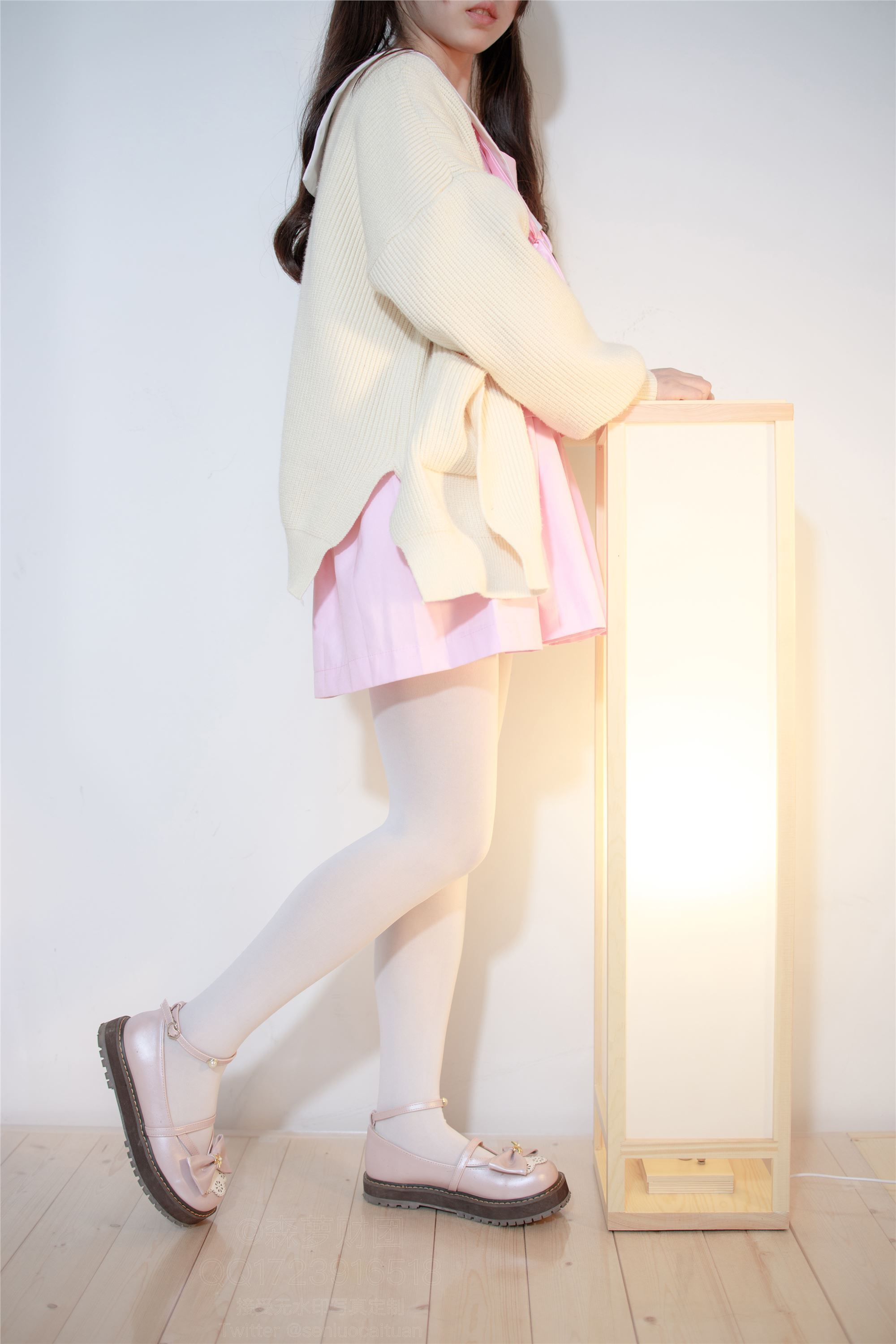 森萝财团萝莉丝足写真 X-059