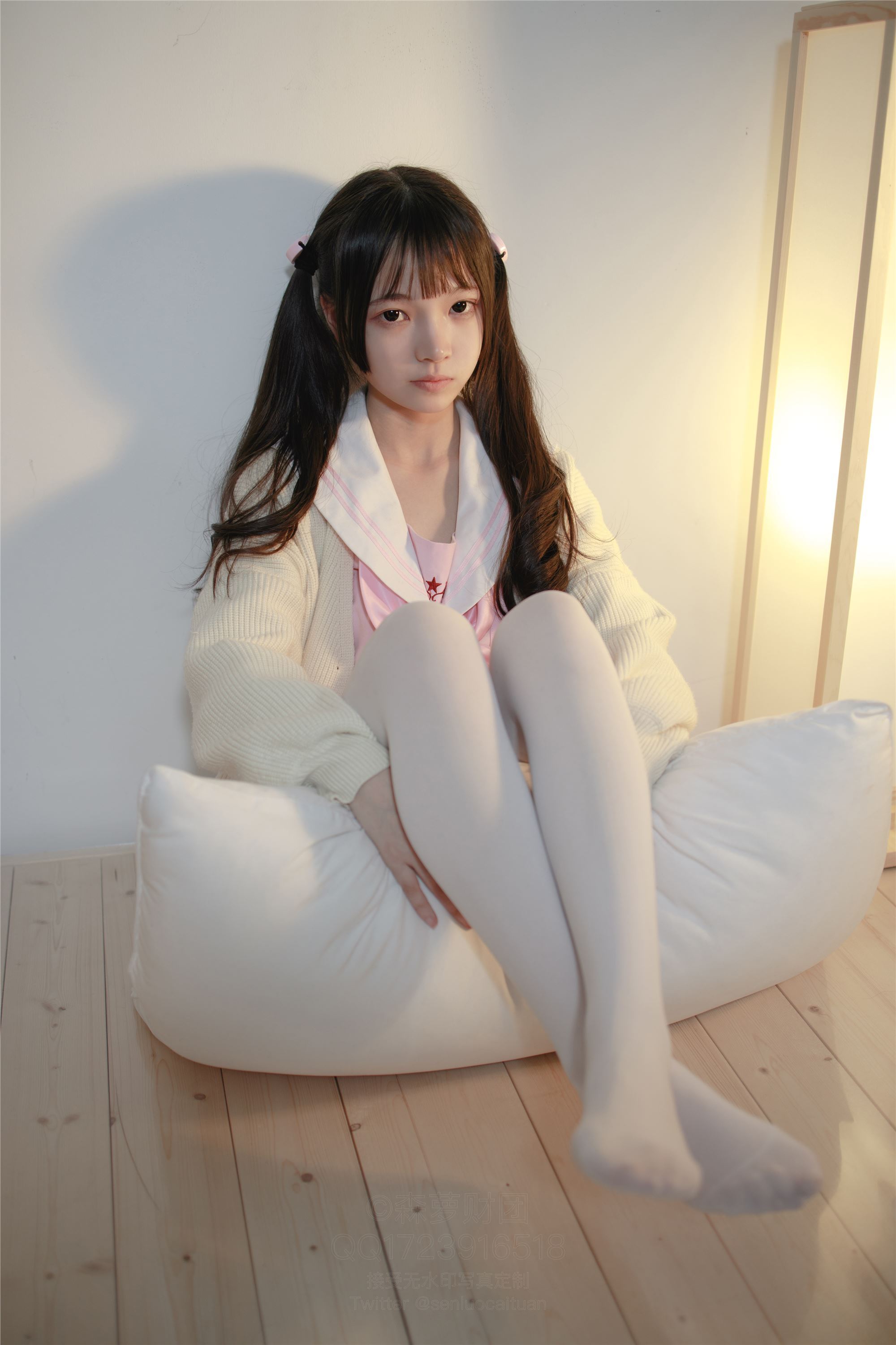 森萝财团萝莉丝足写真 X-059