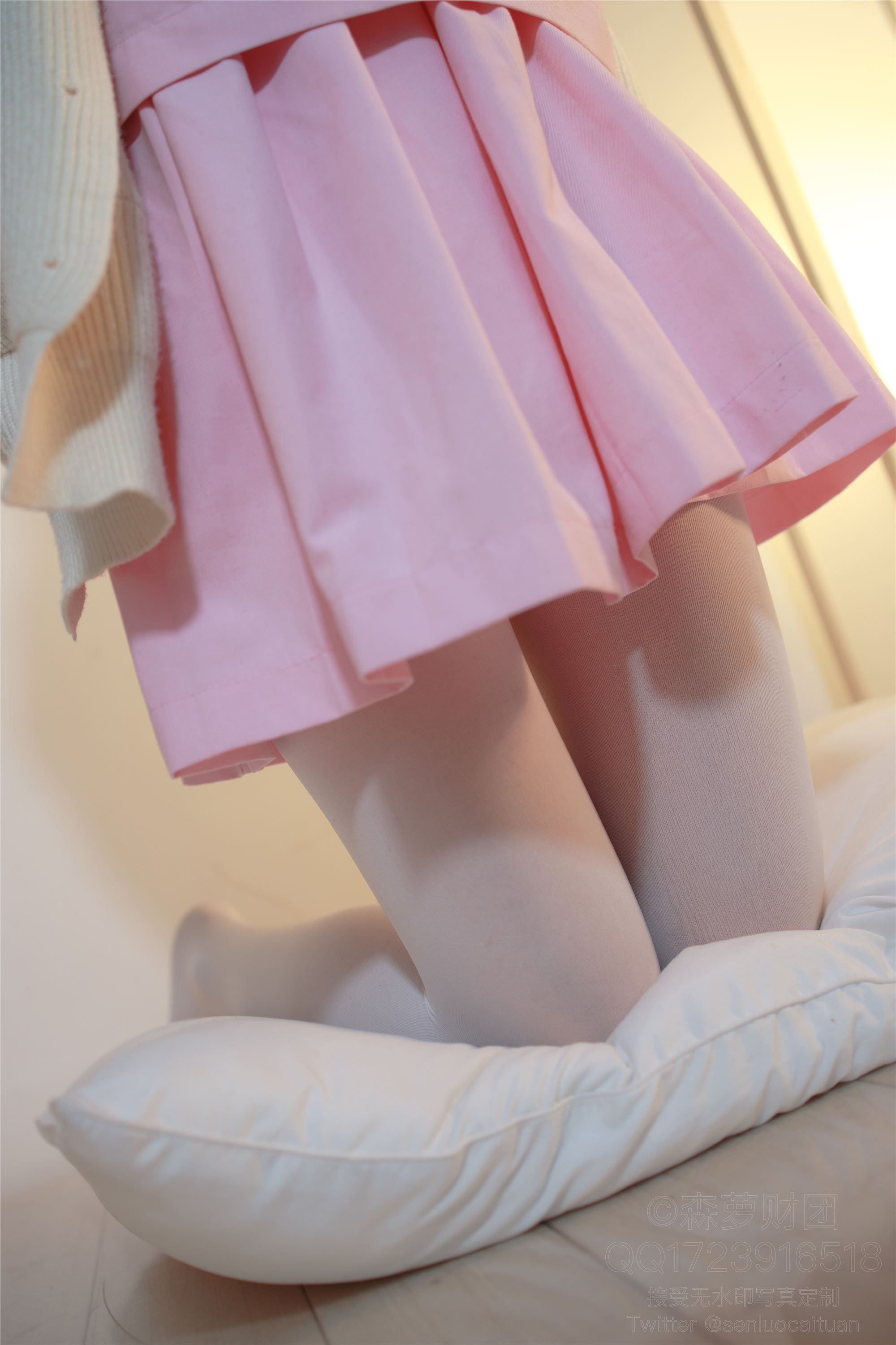 森萝财团萝莉丝足写真 X-059