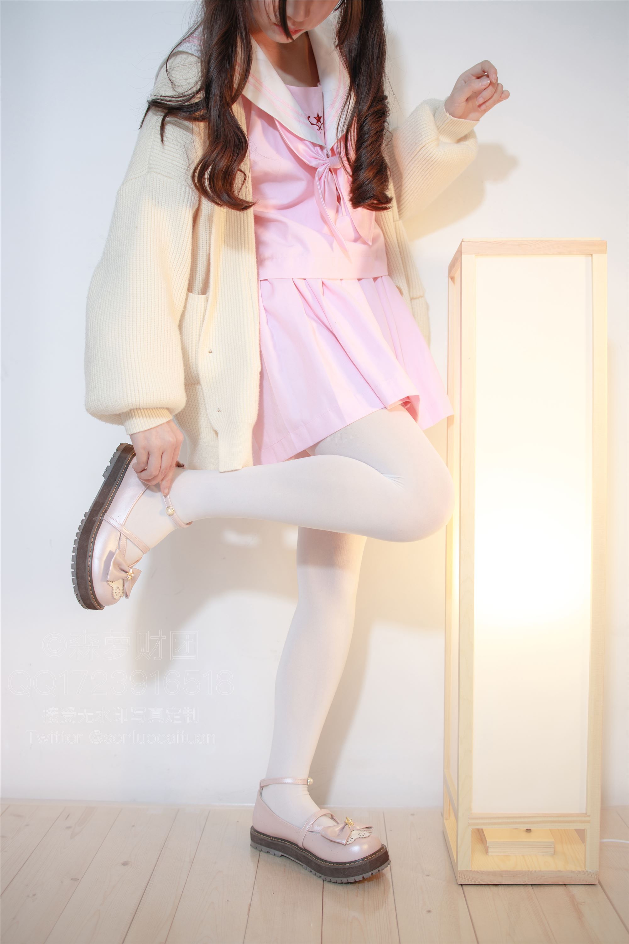 森萝财团萝莉丝足写真 X-059