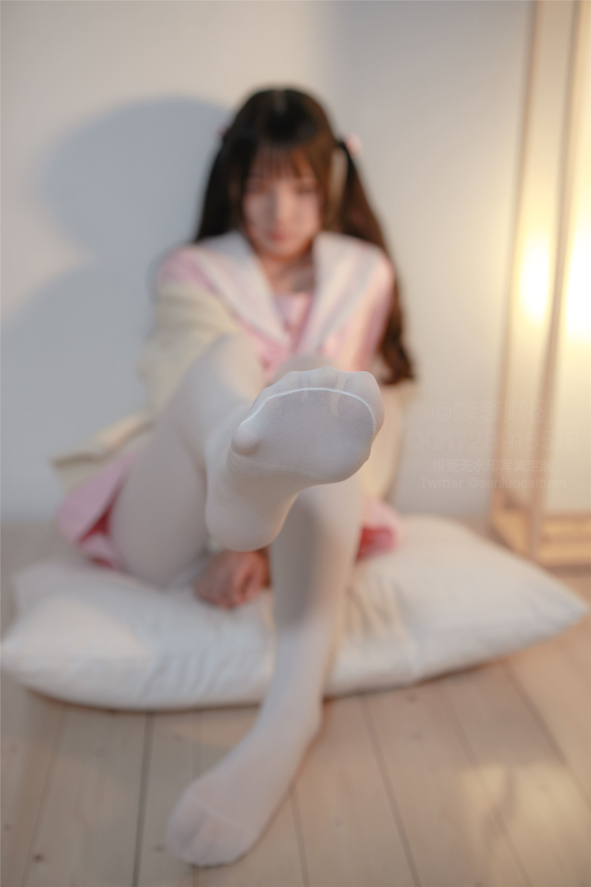 森萝财团萝莉丝足写真 X-059