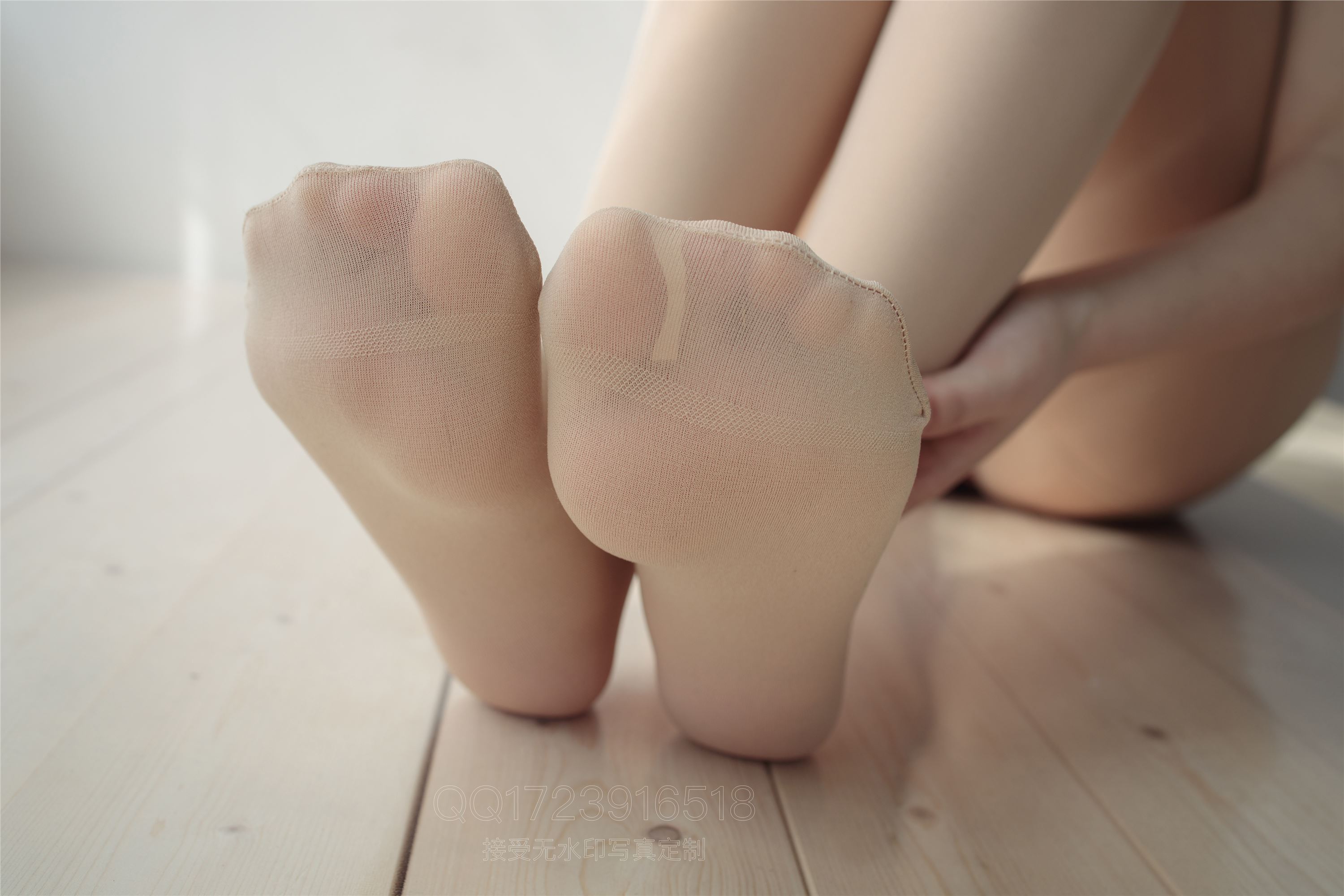 森萝财团萝莉丝足写真 X-060