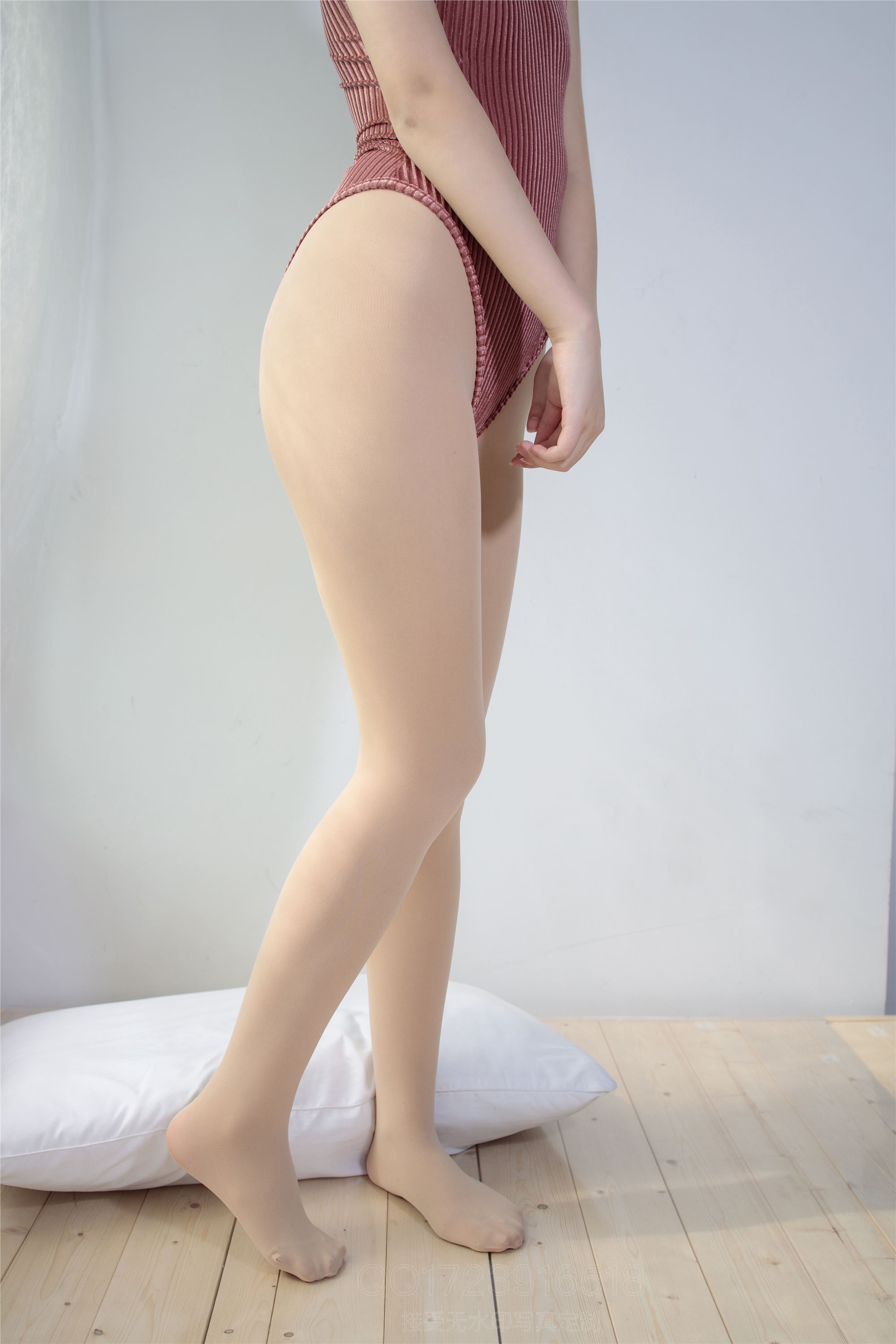 森萝财团萝莉丝足写真 X-060