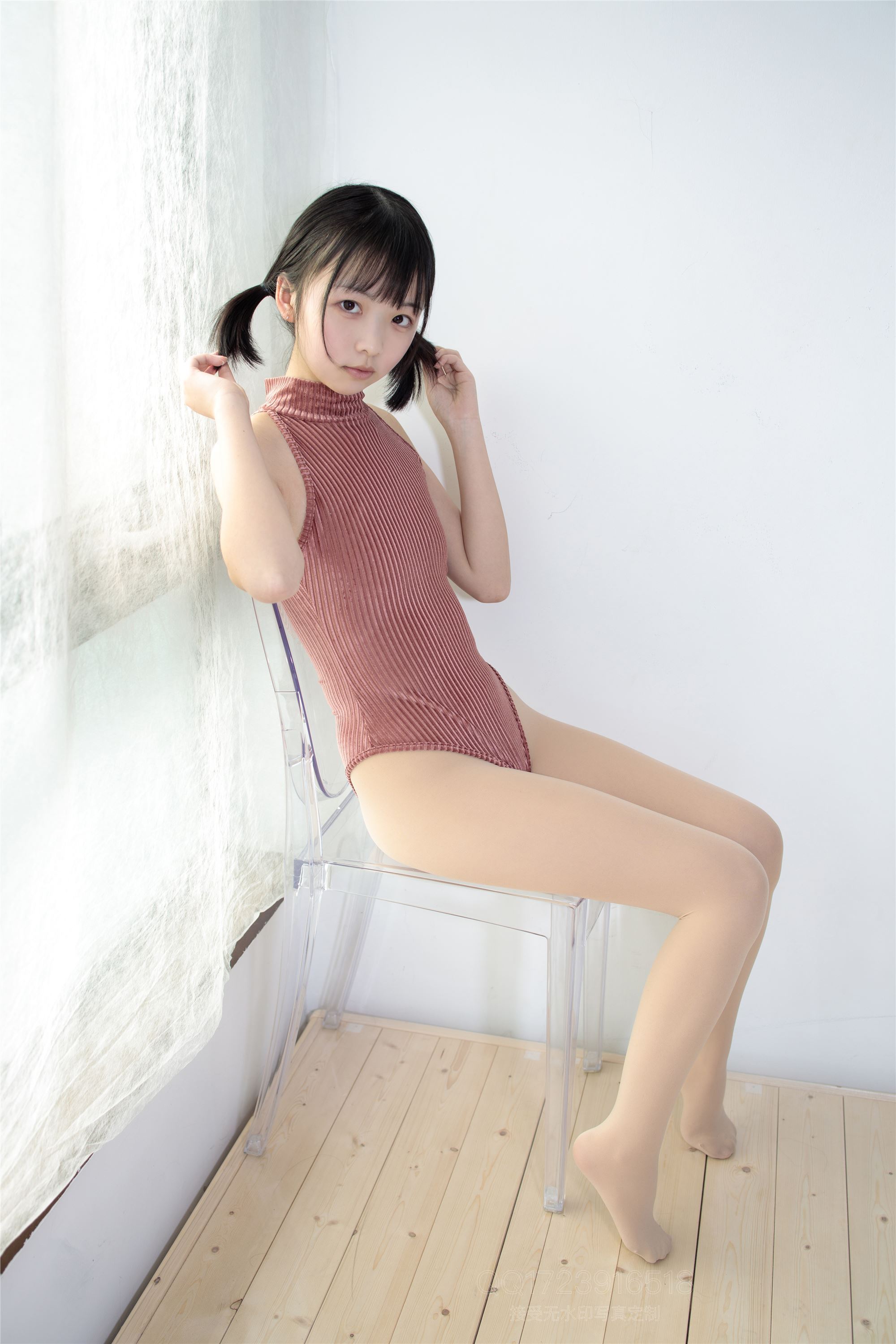 森萝财团萝莉丝足写真 X-060