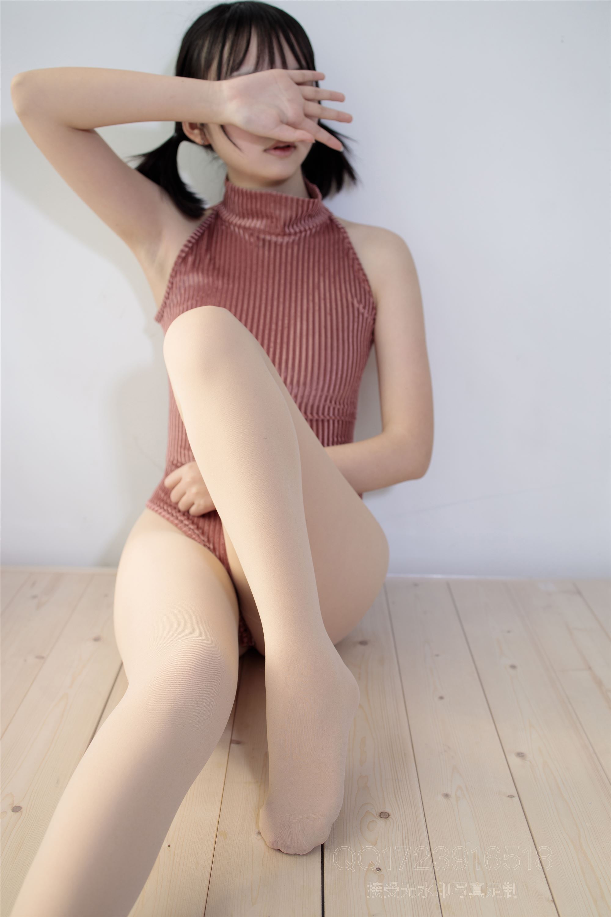 森萝财团萝莉丝足写真 X-060