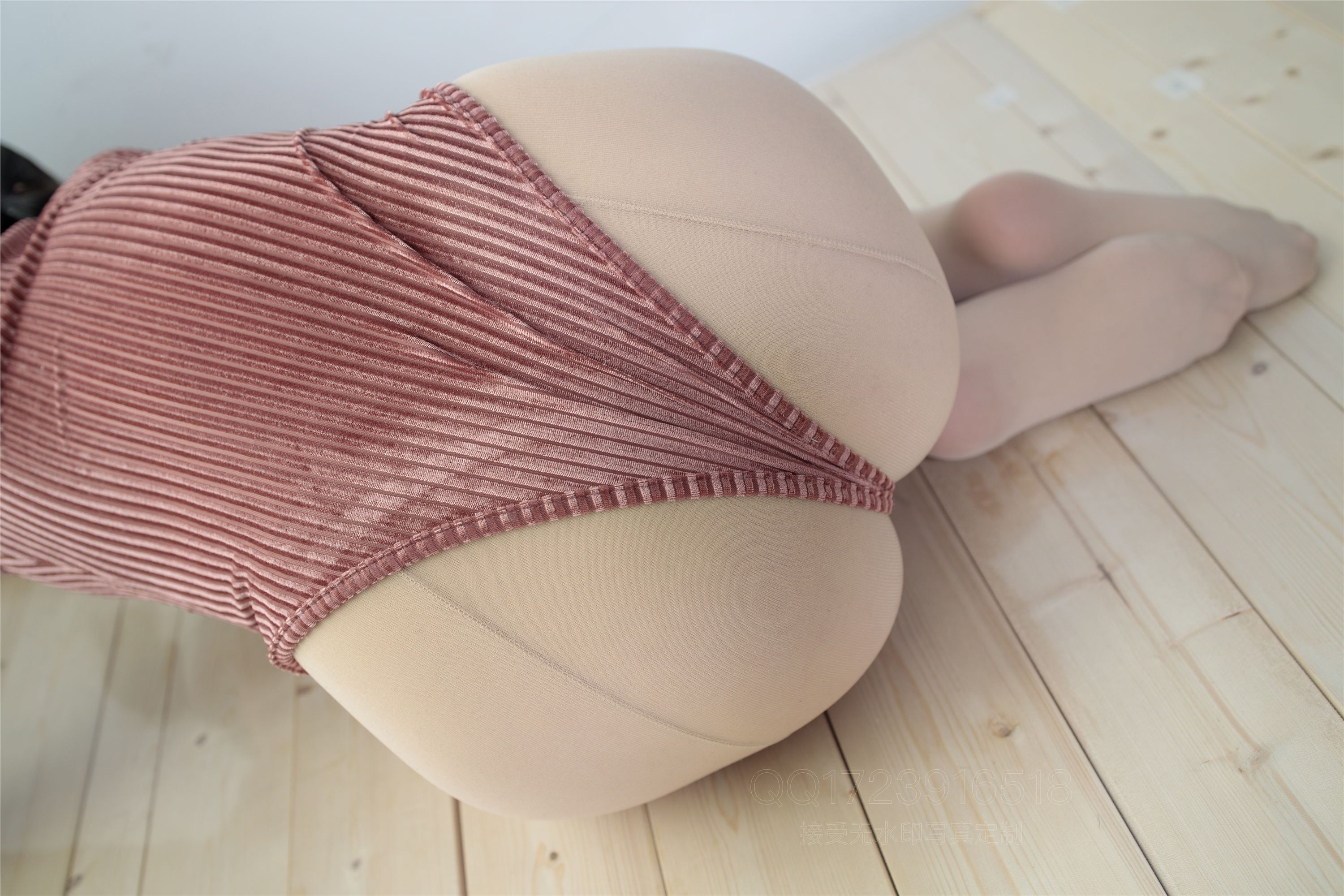 森萝财团萝莉丝足写真 X-060