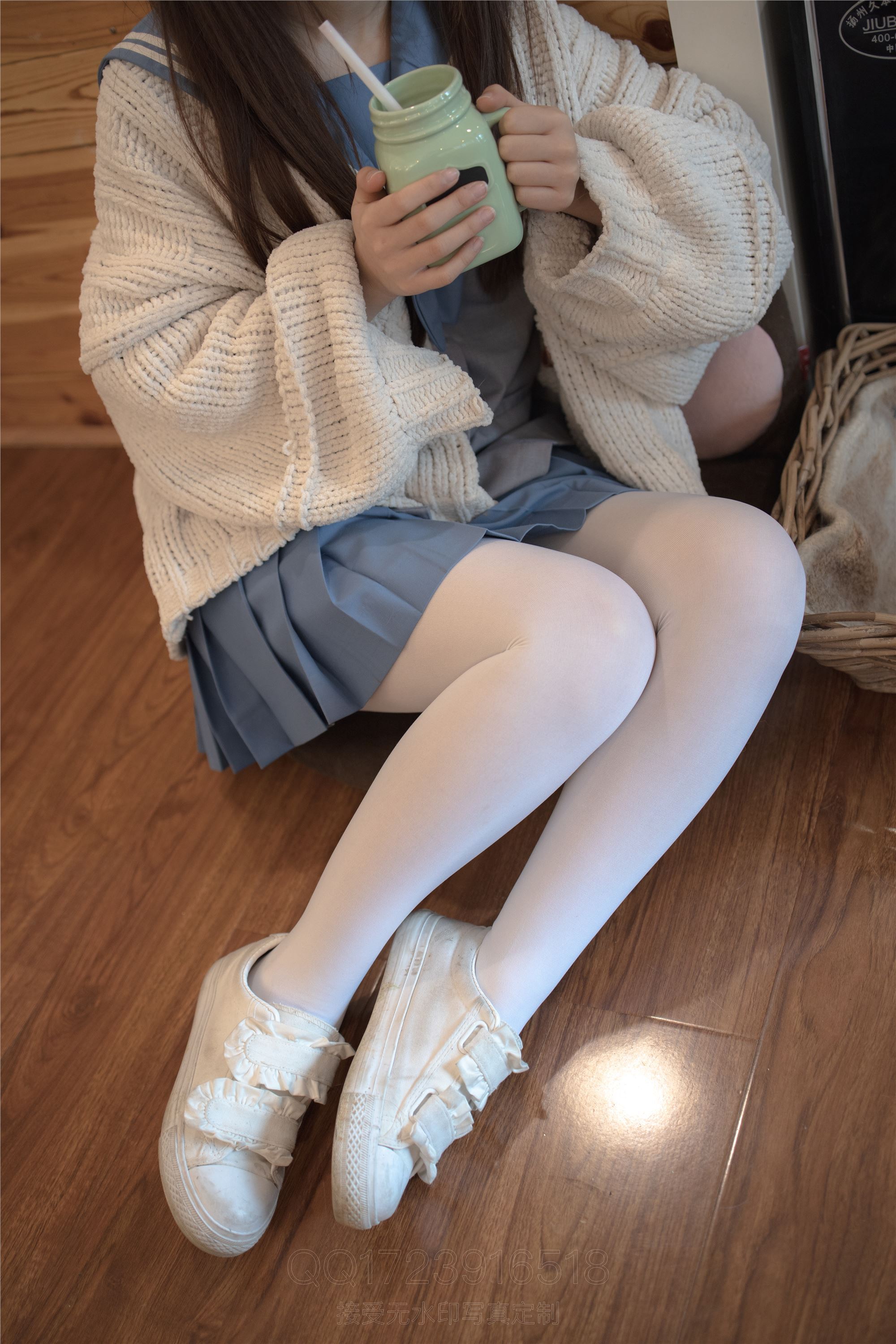 森萝财团萝莉丝足写真 X-061