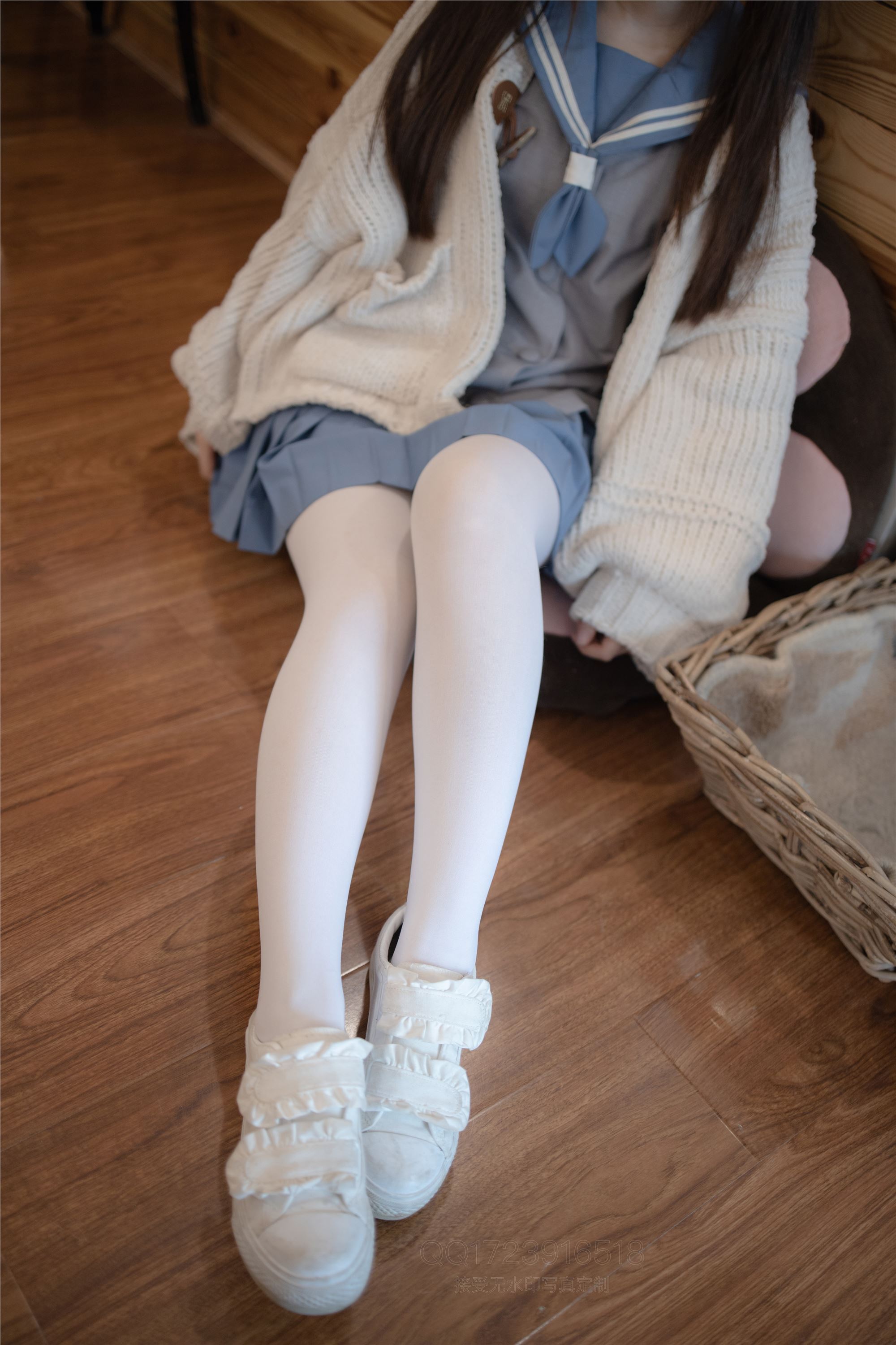 森萝财团萝莉丝足写真 X-061