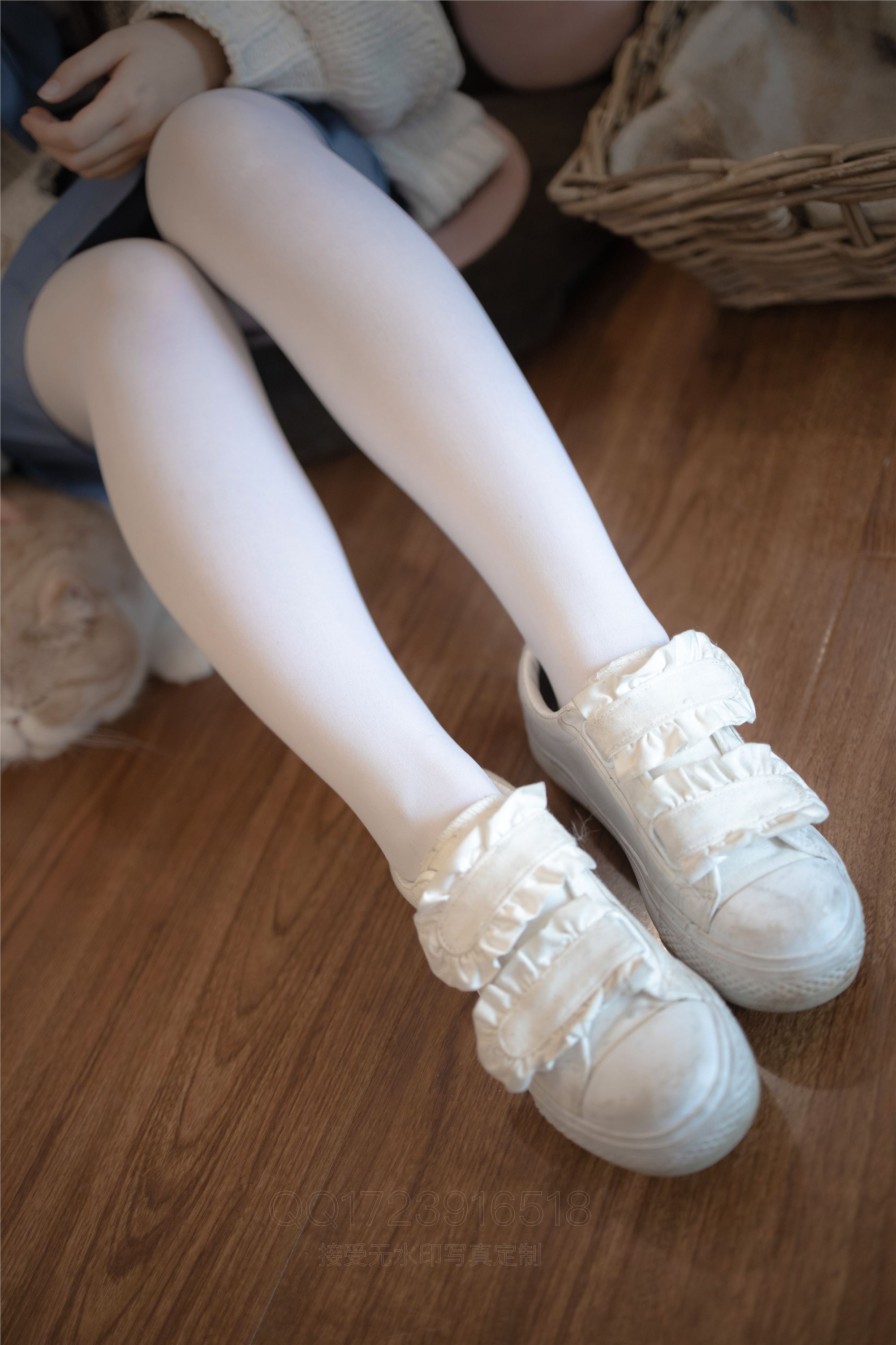 森萝财团萝莉丝足写真 X-061