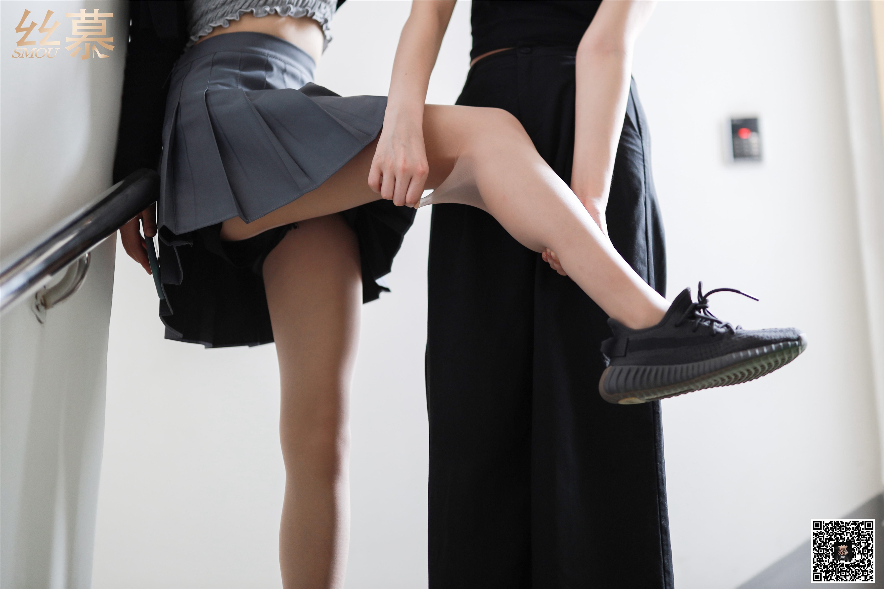 丝慕写真 SM288 米朵 《天台玩丝两姐妹》