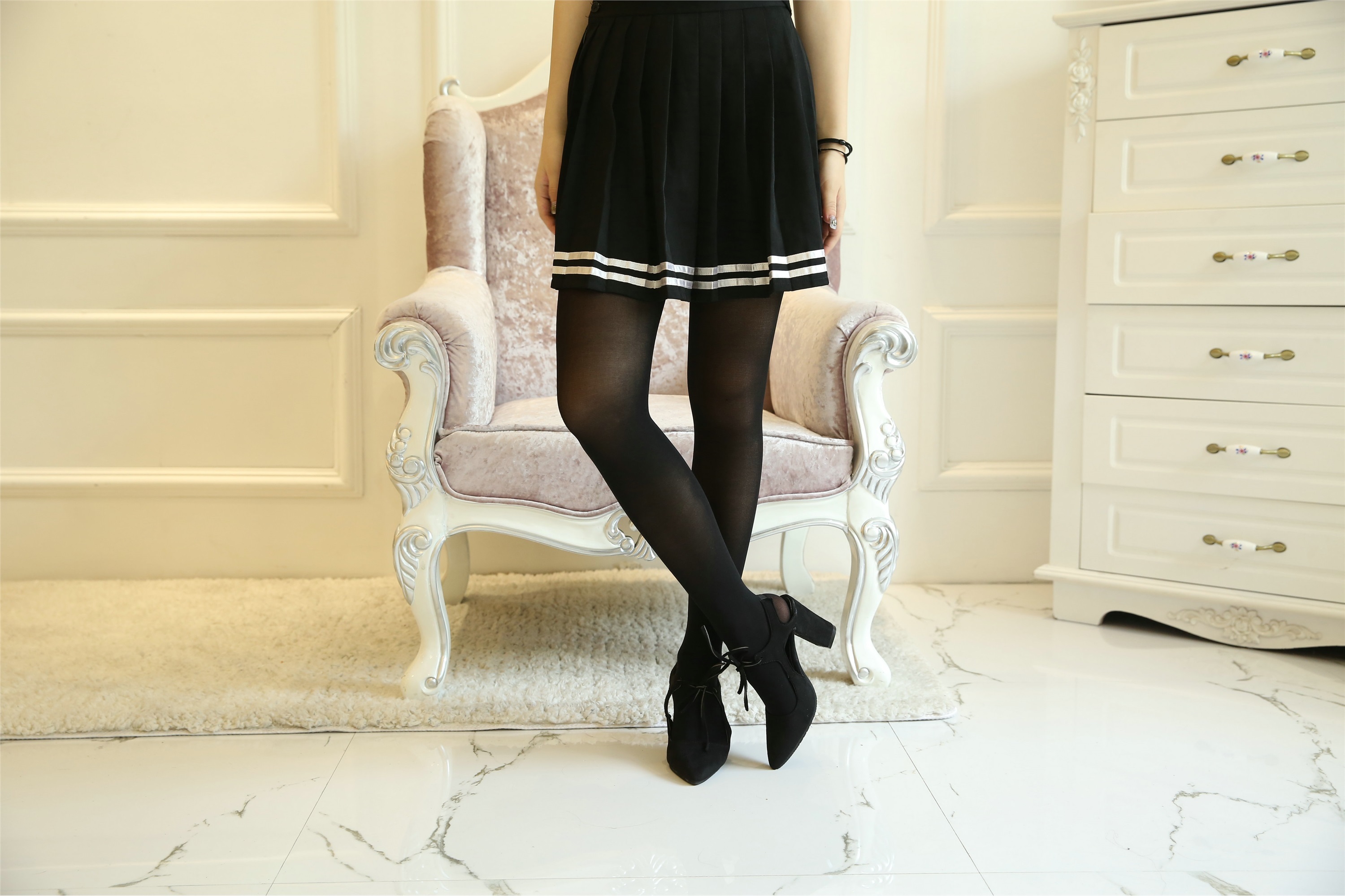 女大学生妮娜小姐姐的印花黑丝01