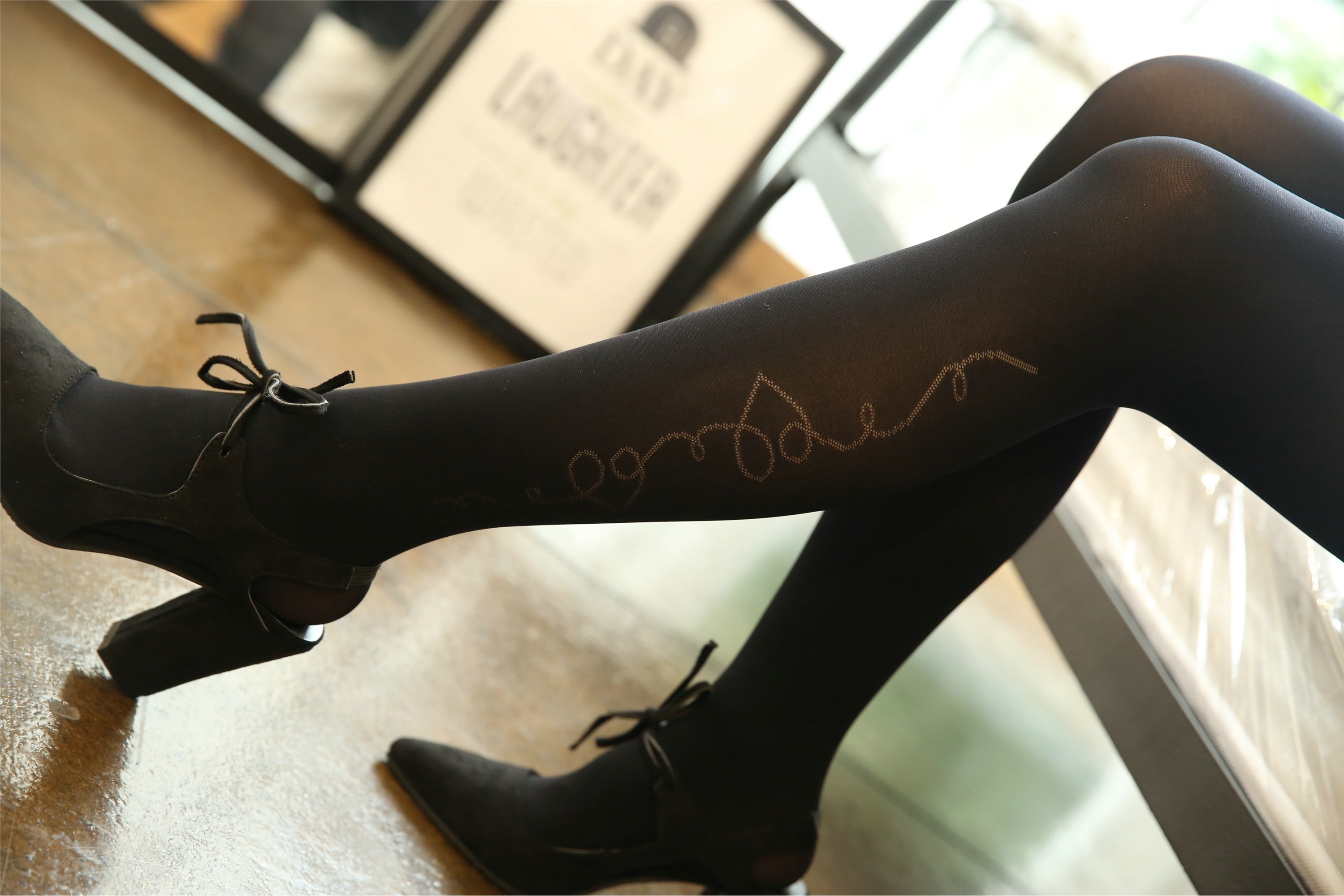 女大学生妮娜小姐姐的印花黑丝02