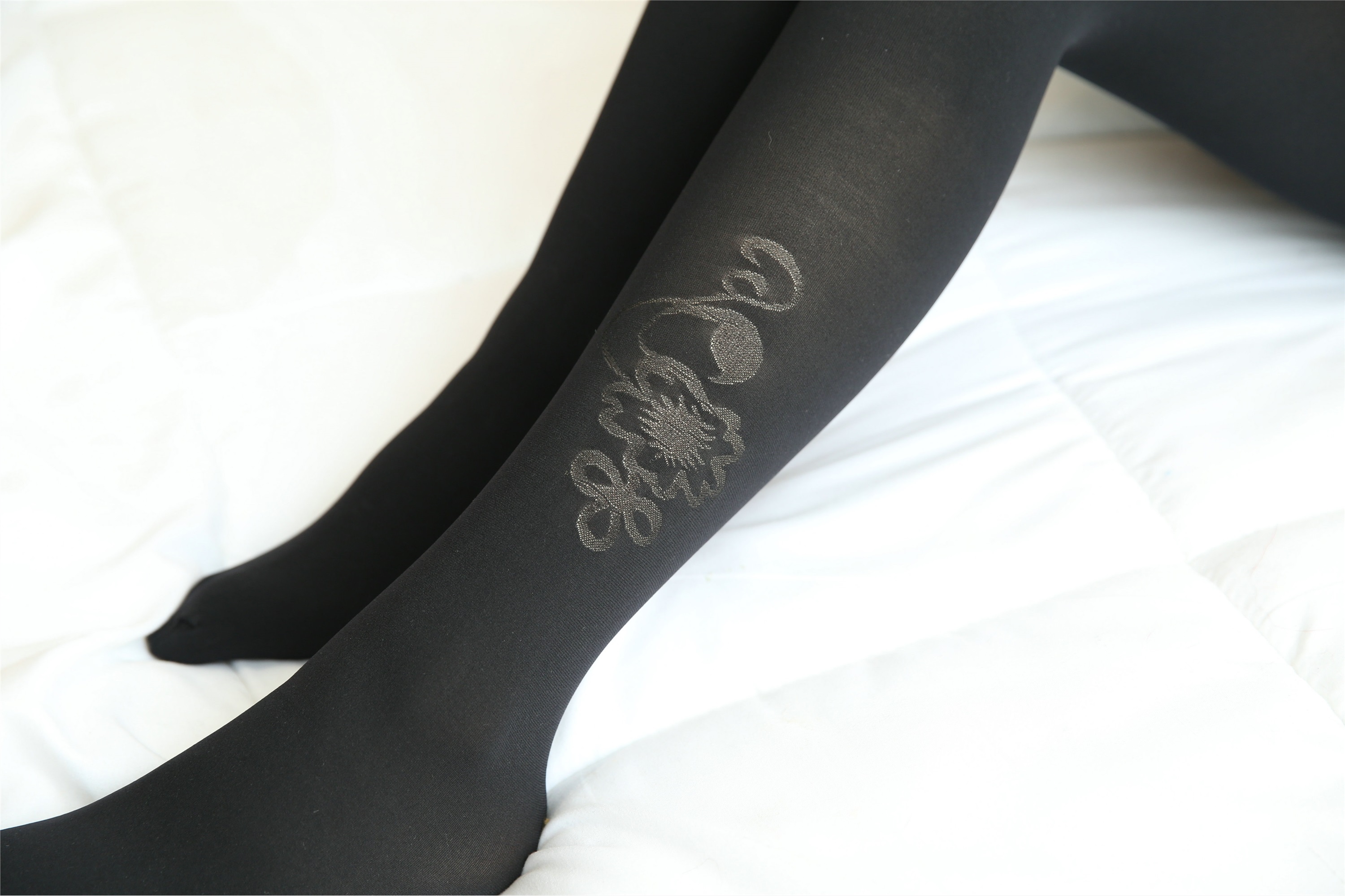 女大学生妮娜小姐姐的印花黑丝02