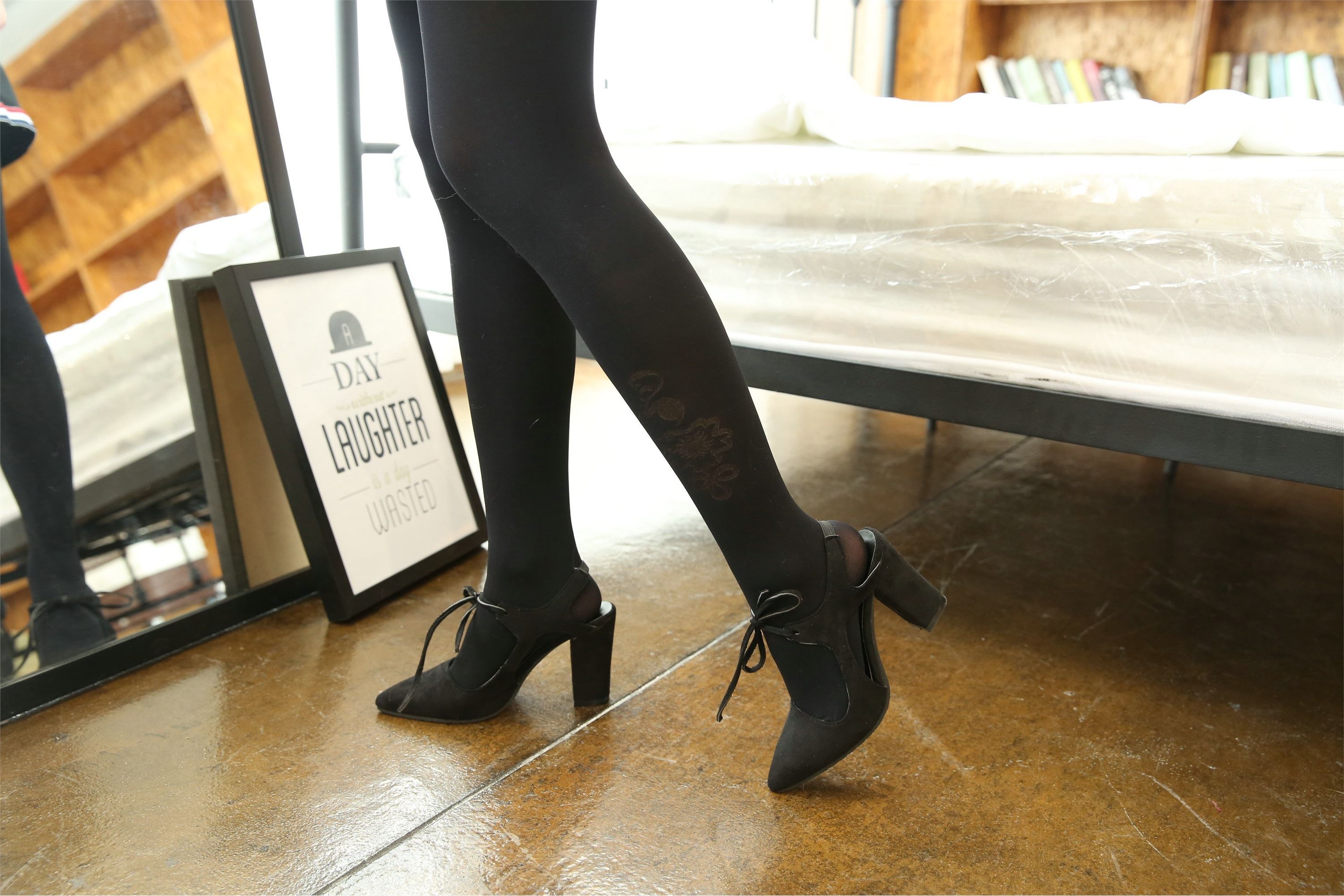 女大学生妮娜小姐姐的印花黑丝02