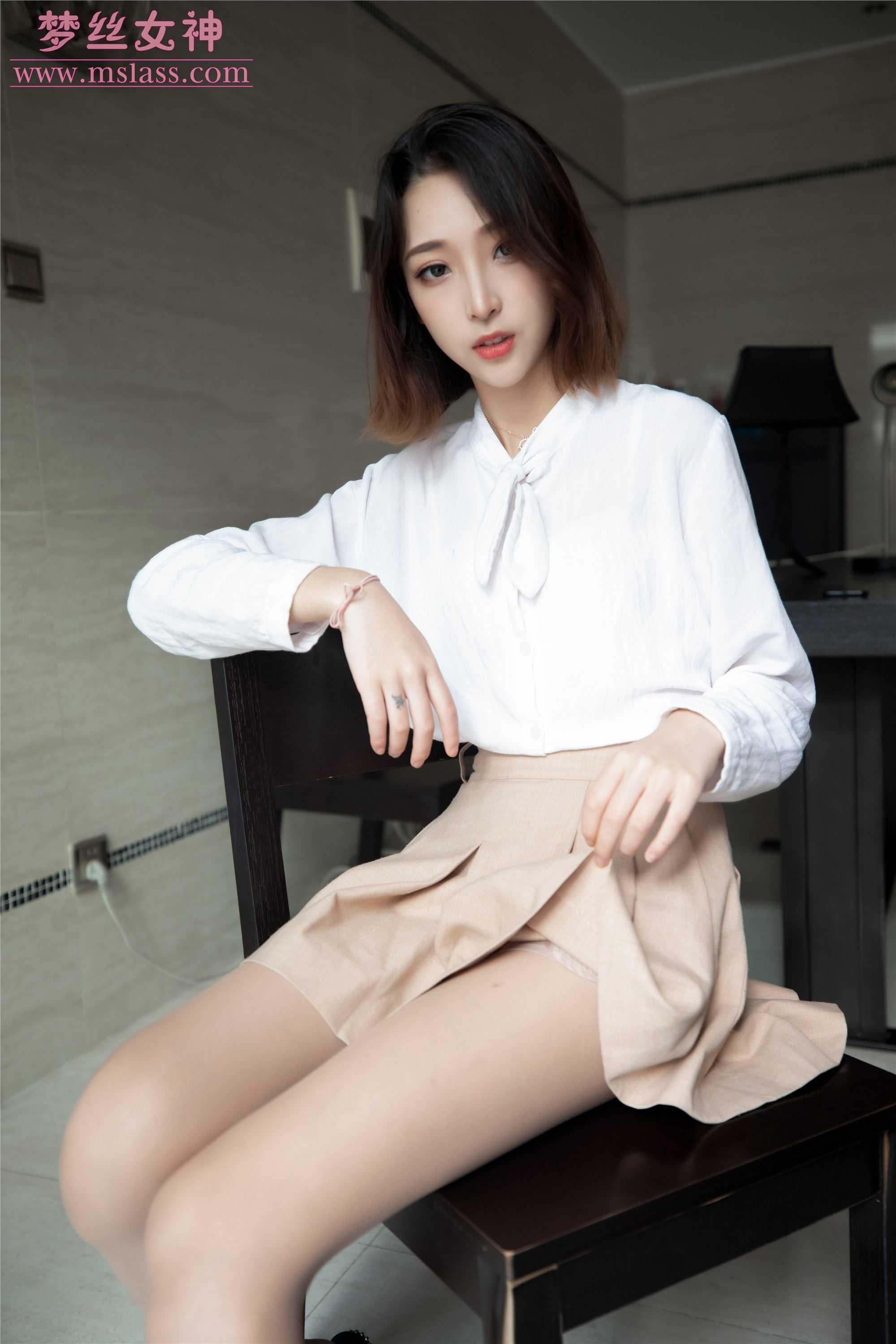 MSLASS梦丝女神 2019-08-08 Vol.042 乔儿 美女主播（肉色丝袜搭配）