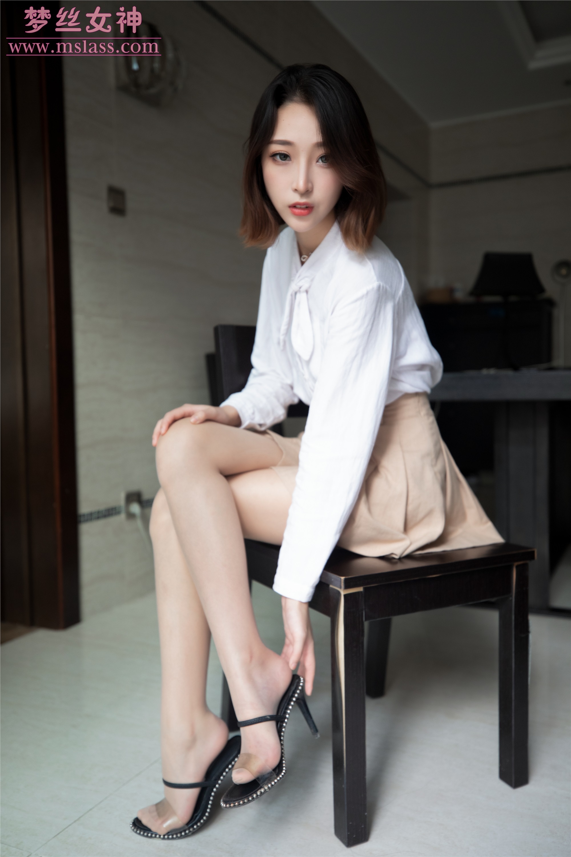 MSLASS梦丝女神 2019-08-08 Vol.042 乔儿 美女主播（肉色丝袜搭配）