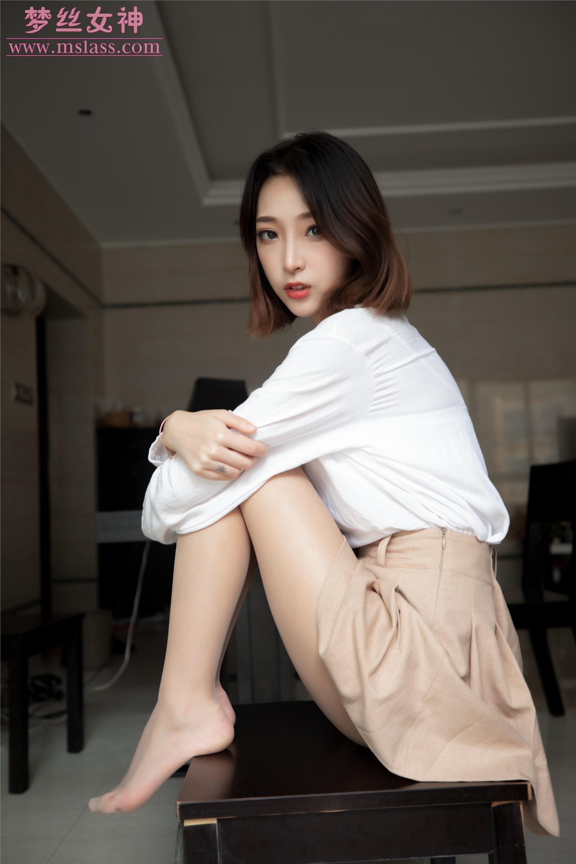 MSLASS梦丝女神 2019-08-08 Vol.042 乔儿 美女主播（肉色丝袜搭配）