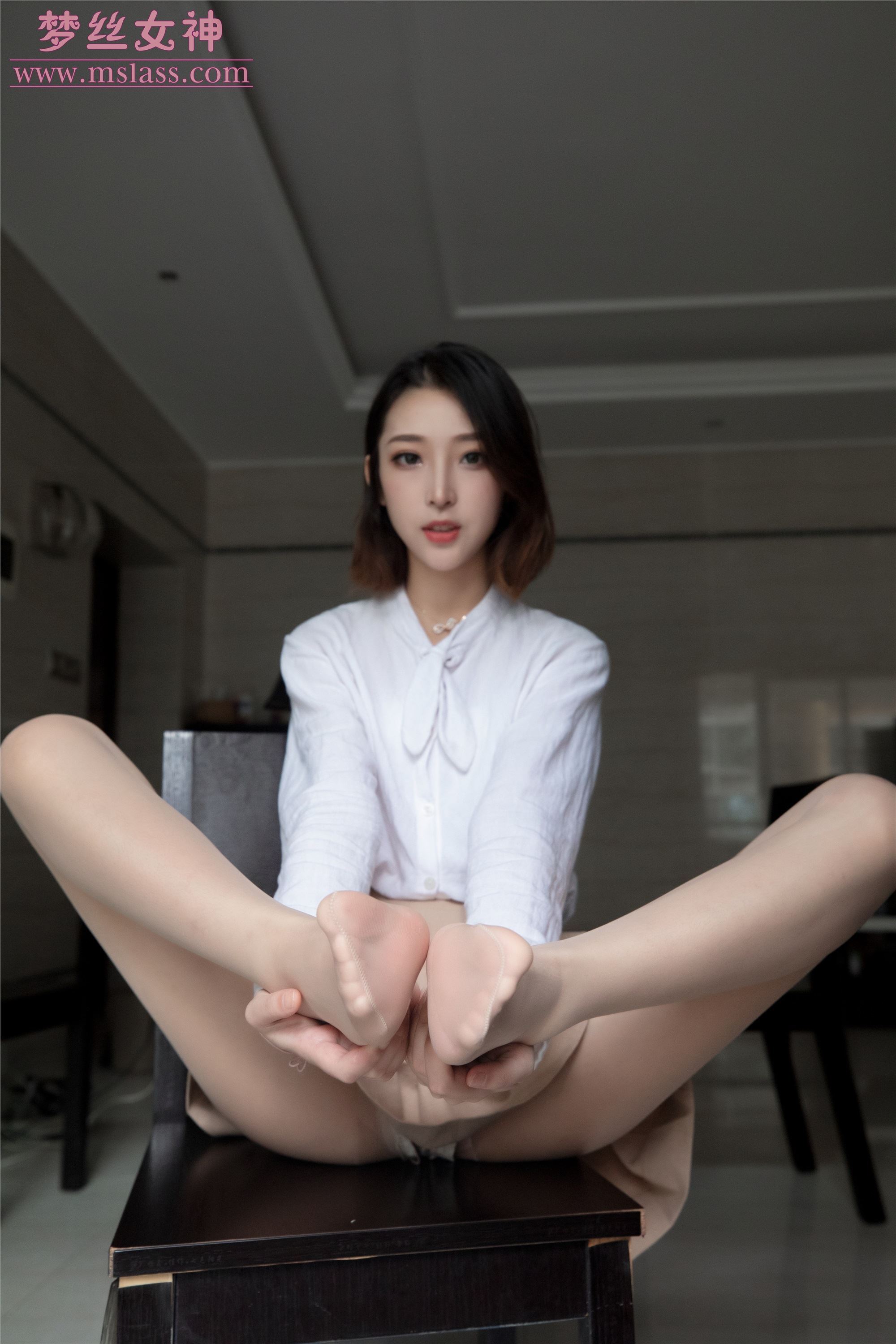 MSLASS梦丝女神 2019-08-08 Vol.042 乔儿 美女主播（肉色丝袜搭配）