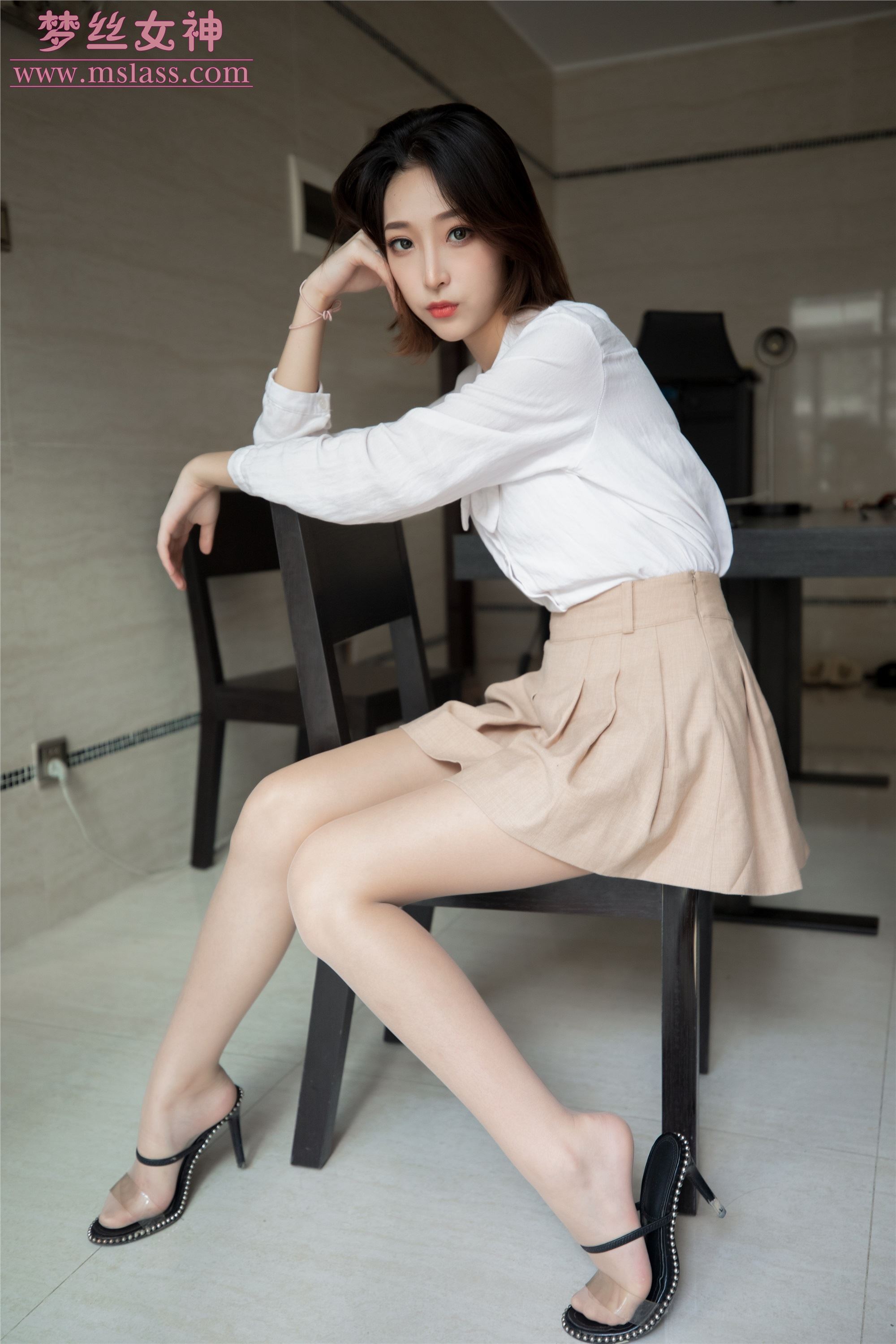 MSLASS梦丝女神 2019-08-08 Vol.042 乔儿 美女主播（肉色丝袜搭配）