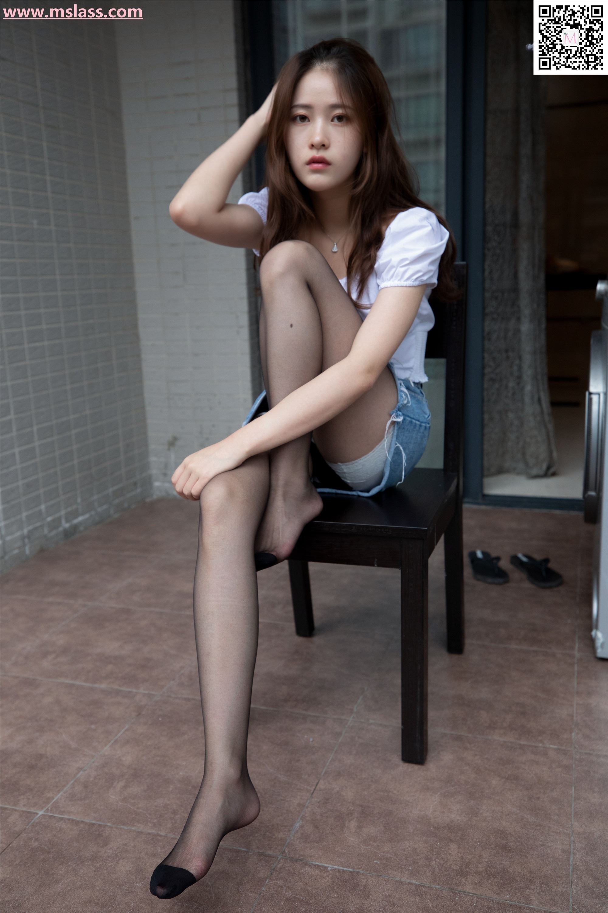 MSLASS梦丝女神 2019-08-28 Vol.044 魏婷婷 家中搭配黑袜