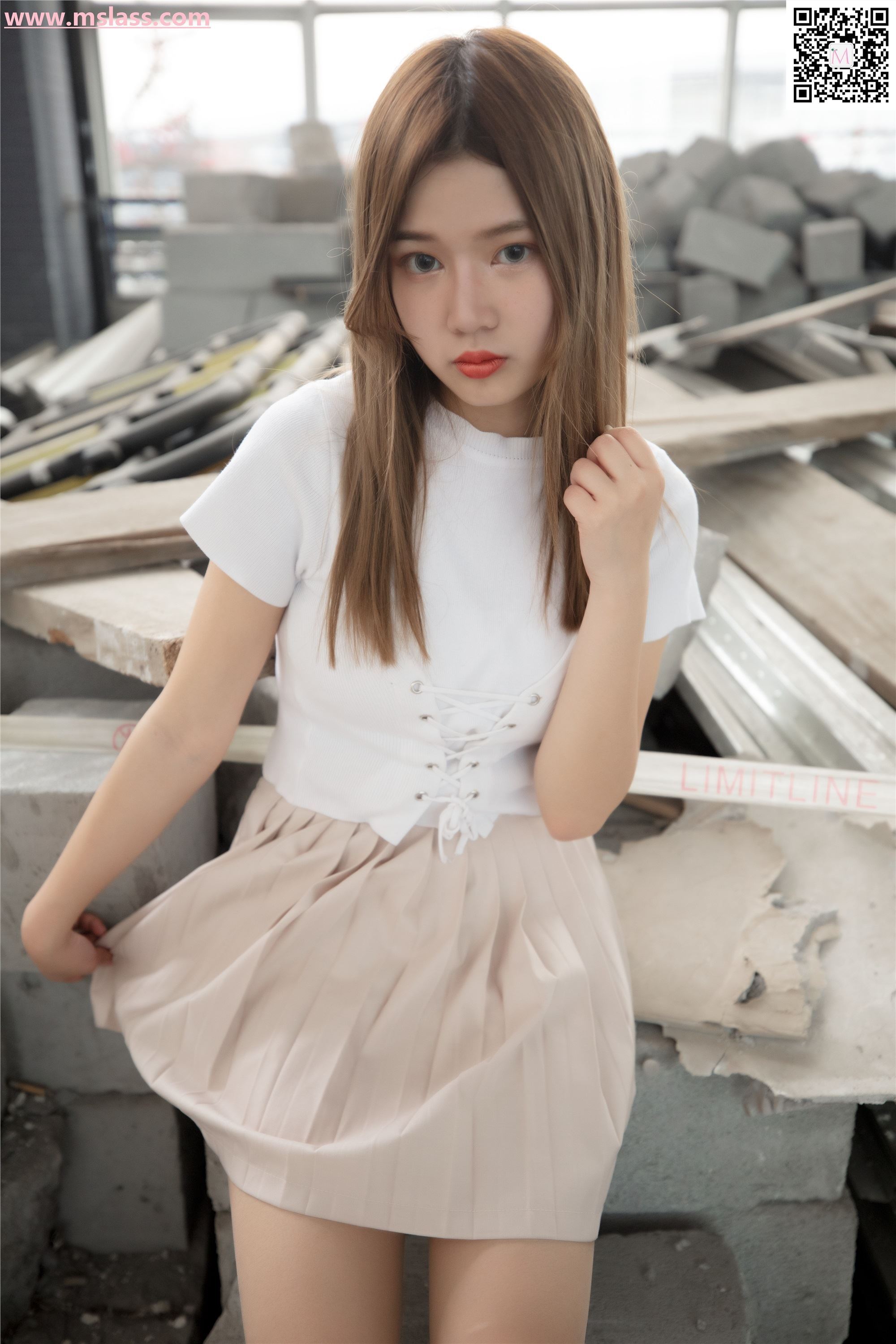 MSLASS梦丝女神 2019-08-29 Vol.045 小除夕 废墟的小白鞋