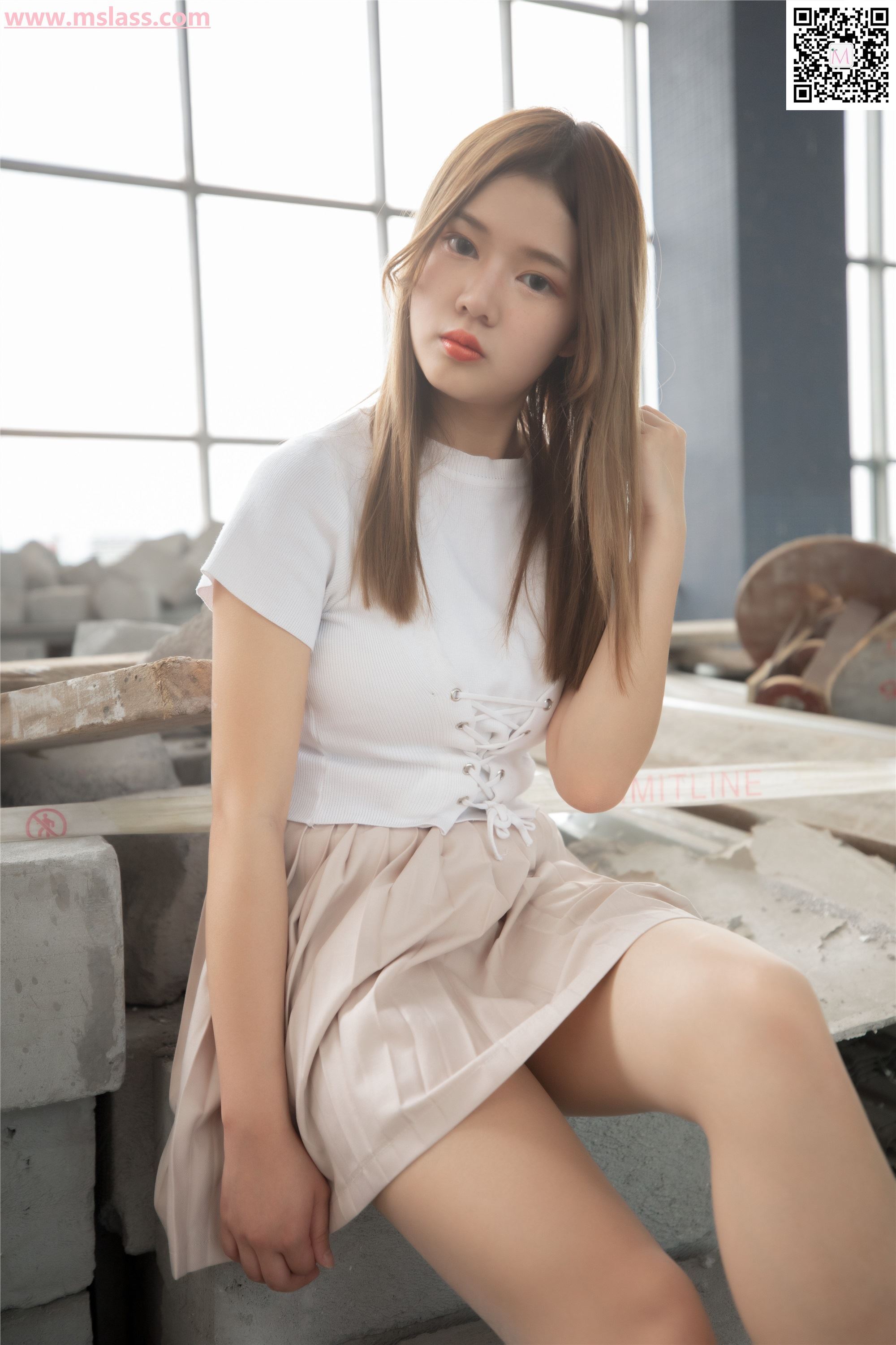 MSLASS梦丝女神 2019-08-29 Vol.045 小除夕 废墟的小白鞋