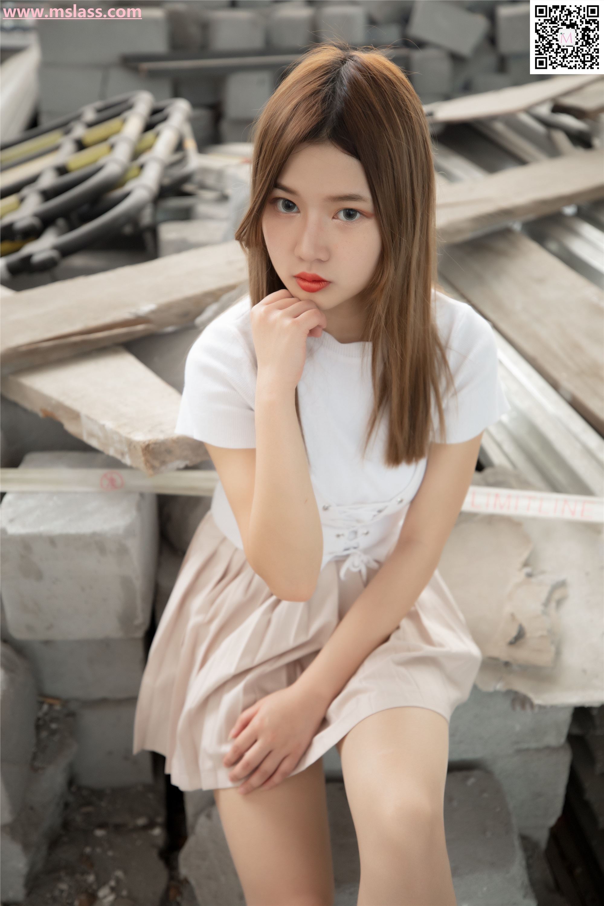 MSLASS梦丝女神 2019-08-29 Vol.045 小除夕 废墟的小白鞋