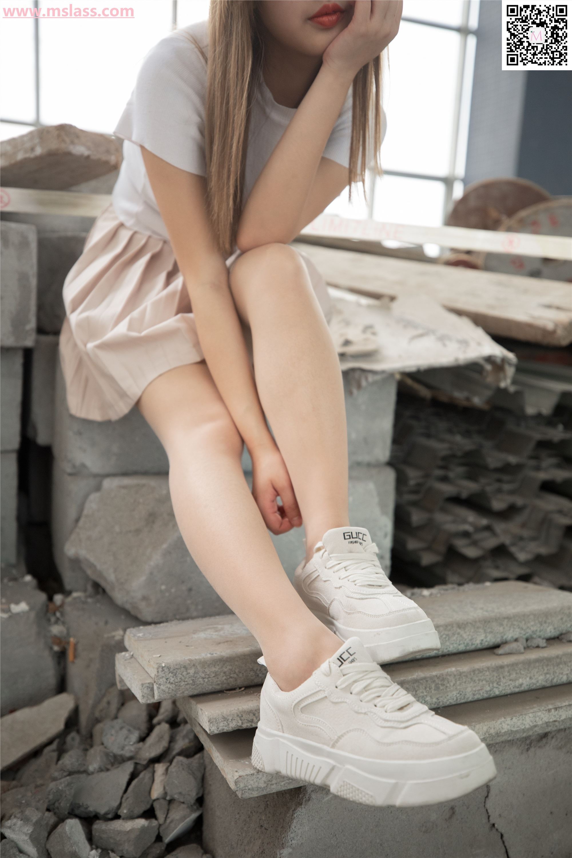 MSLASS梦丝女神 2019-08-29 Vol.045 小除夕 废墟的小白鞋