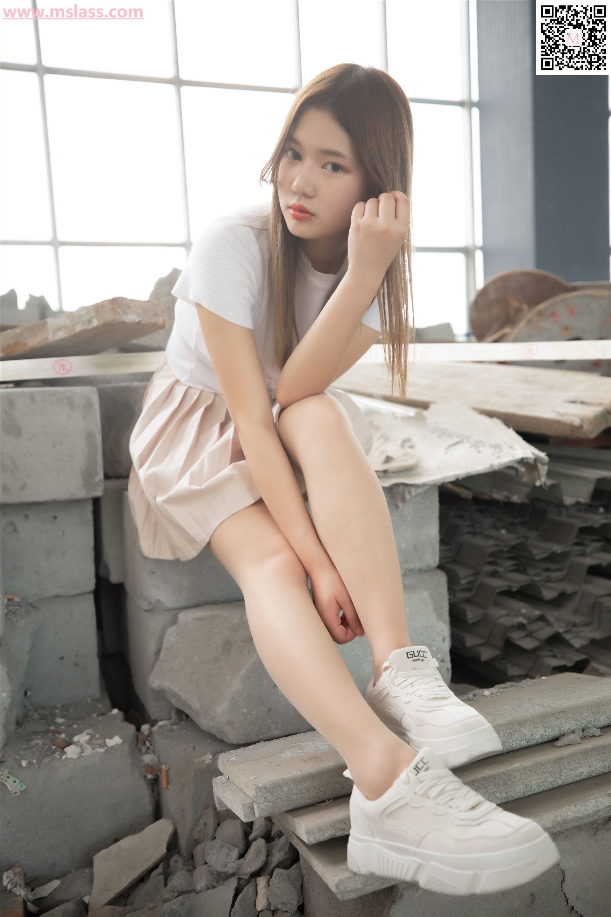 MSLASS梦丝女神 2019-08-29 Vol.045 小除夕 废墟的小白鞋