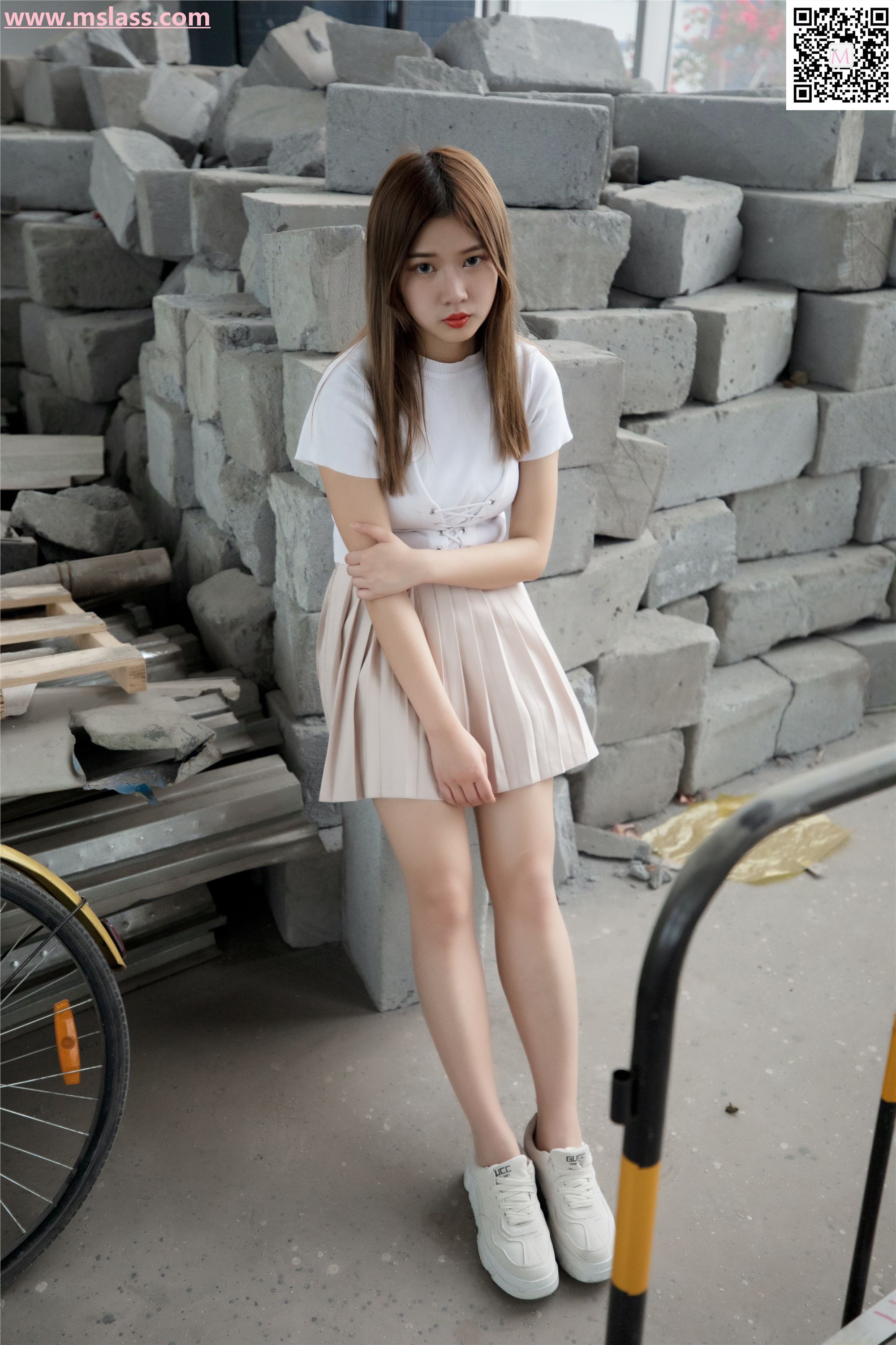 MSLASS梦丝女神 2019-08-29 Vol.045 小除夕 废墟的小白鞋