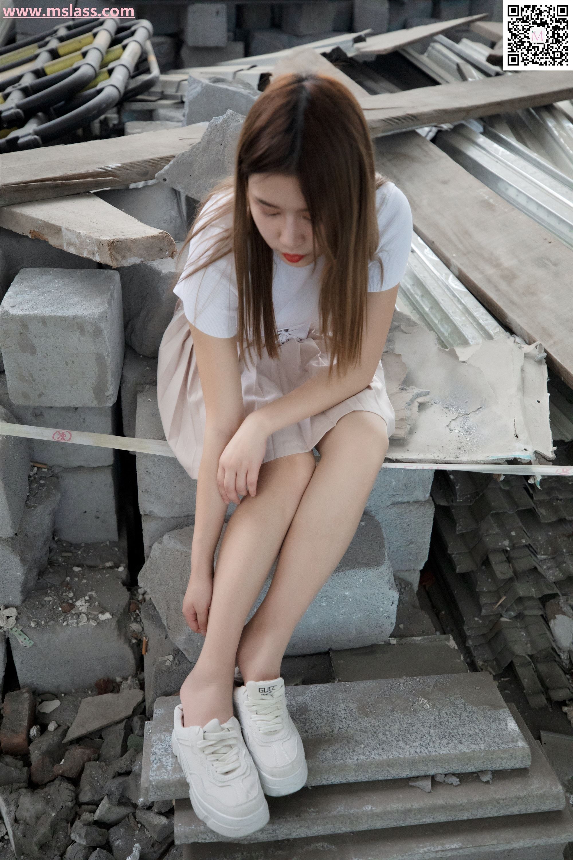 MSLASS梦丝女神 2019-08-29 Vol.045 小除夕 废墟的小白鞋