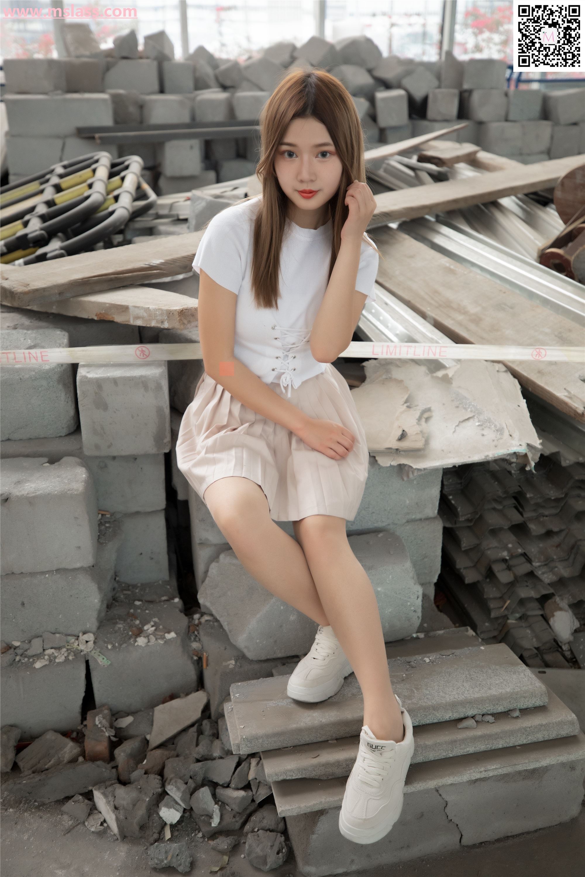 MSLASS梦丝女神 2019-08-29 Vol.045 小除夕 废墟的小白鞋