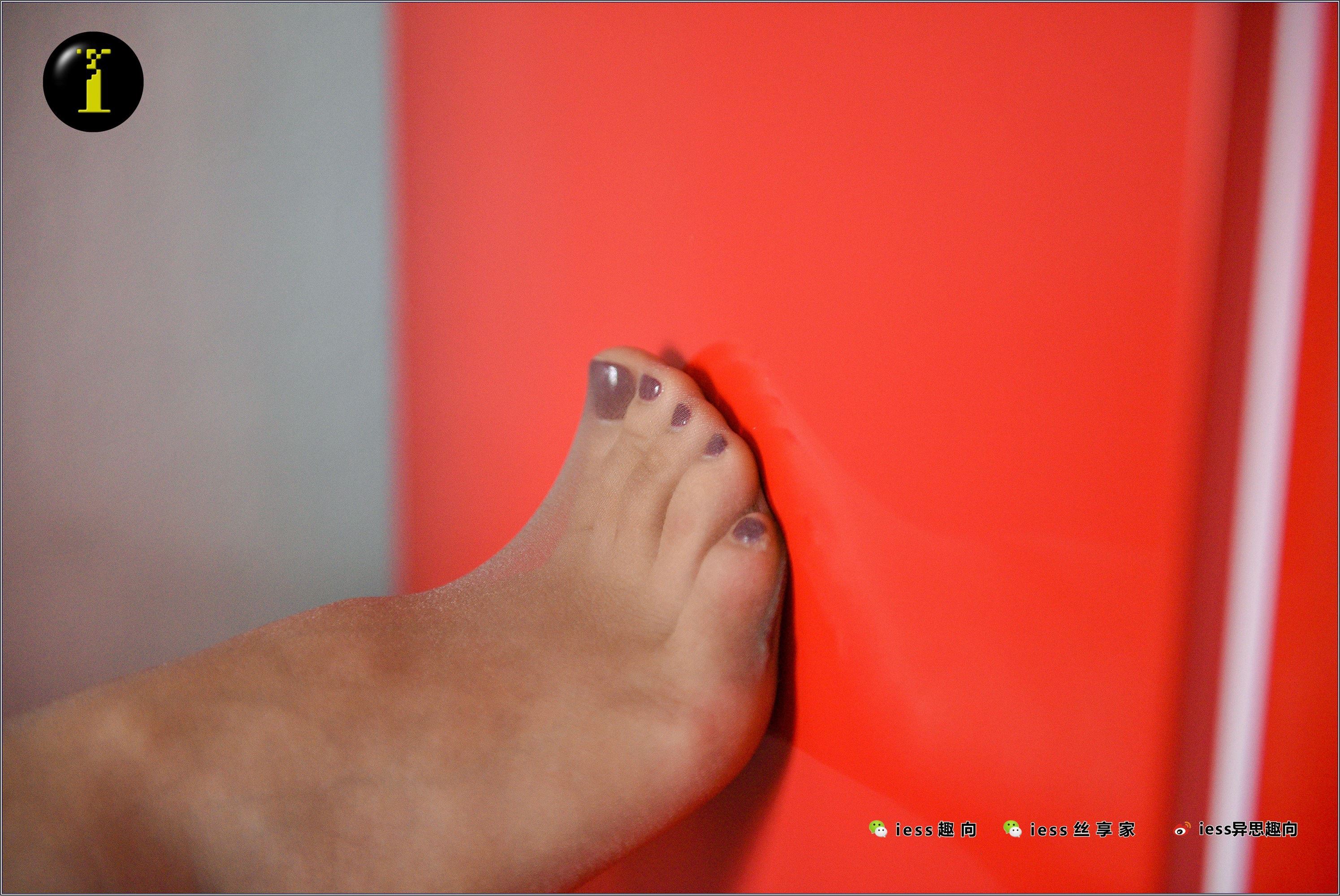 IESS异思趣向  普惠集 006-华华 34码与红长椅（全特写）